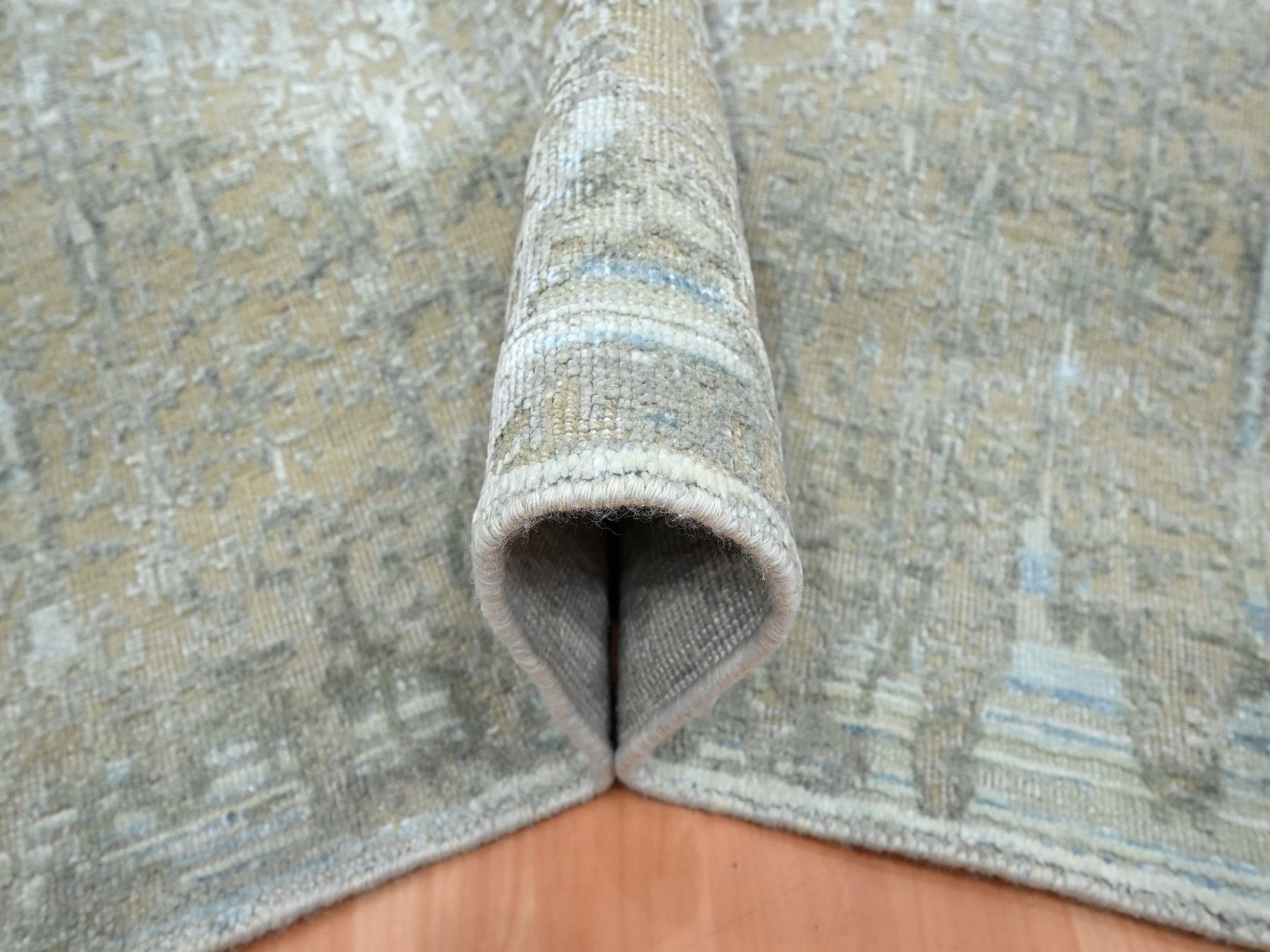 6'x9' Shades of Gray, Cardiac Design with Pastel Colors, Textured Wool and Pure Silk, Hand Knotted, Oriental Rug HR75835 - Image 5
