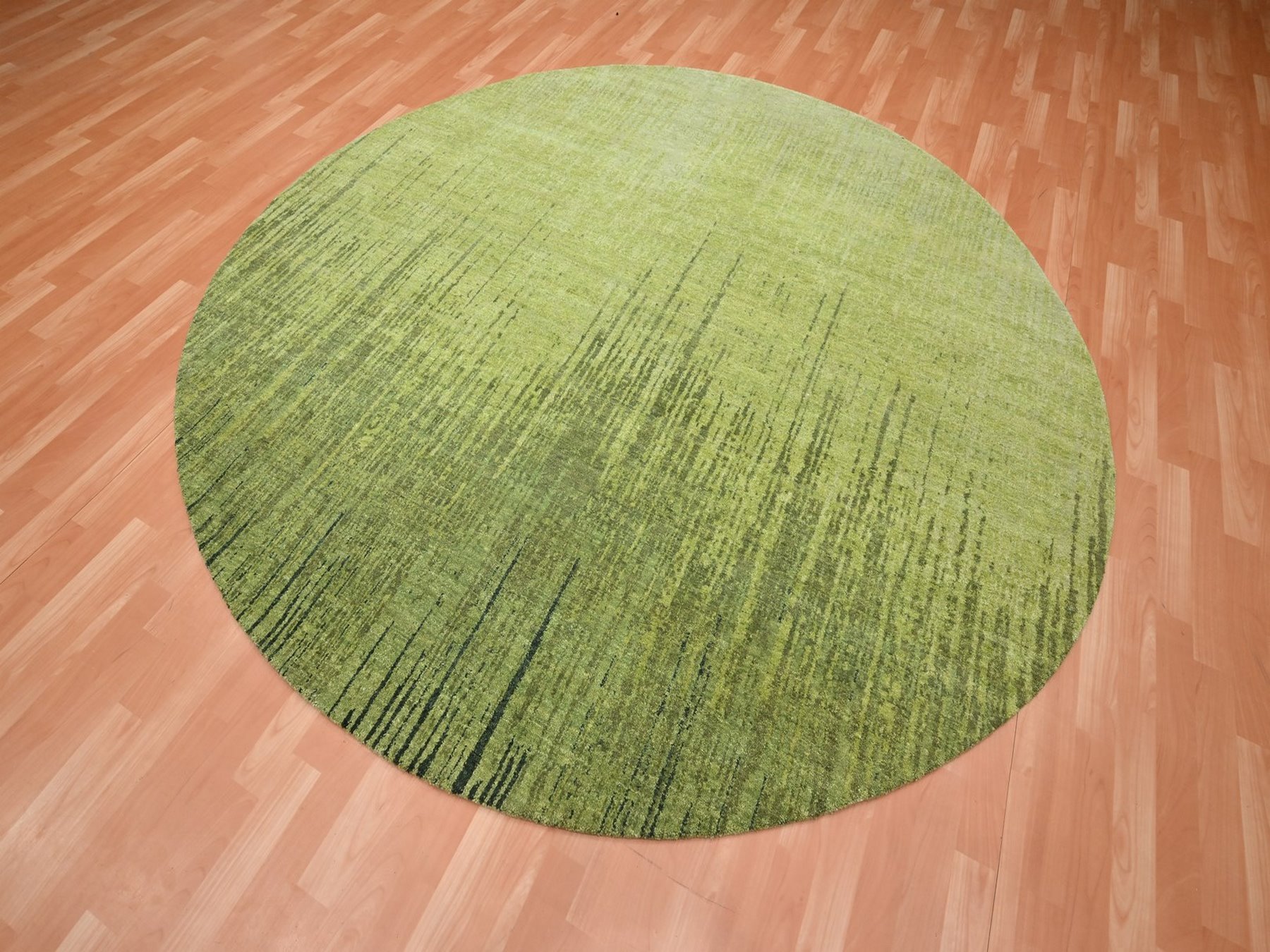 8'1"x8'1" Pickle Green, Vertical Ombre Design, Hand Knotted, Soft and Vibrant Wool, Densely Woven, Round, Oriental Rug HR75858 - Image 3
