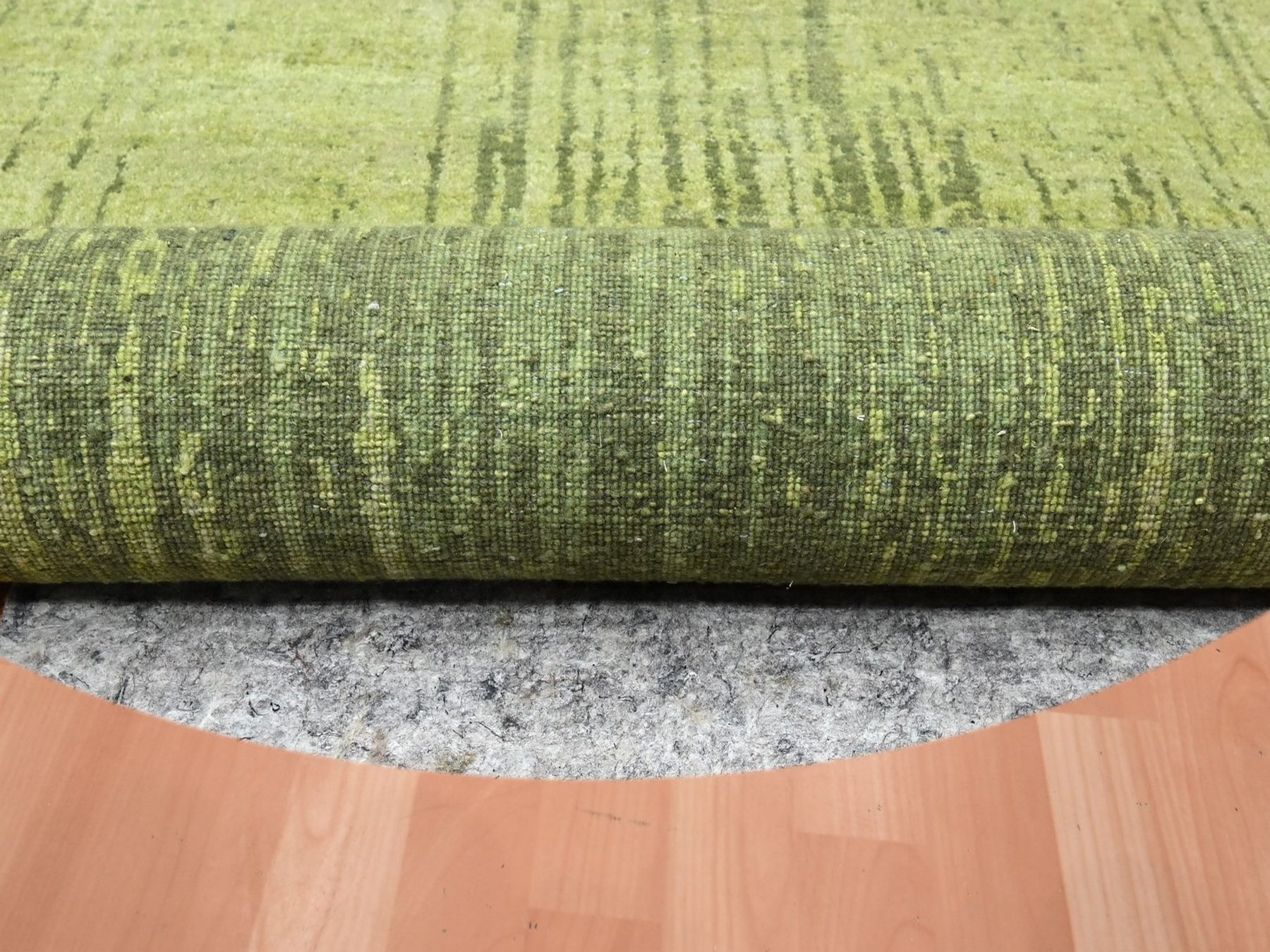 8'1"x8'1" Pickle Green, Vertical Ombre Design, Hand Knotted, Soft and Vibrant Wool, Densely Woven, Round, Oriental Rug HR75858 - Image 4