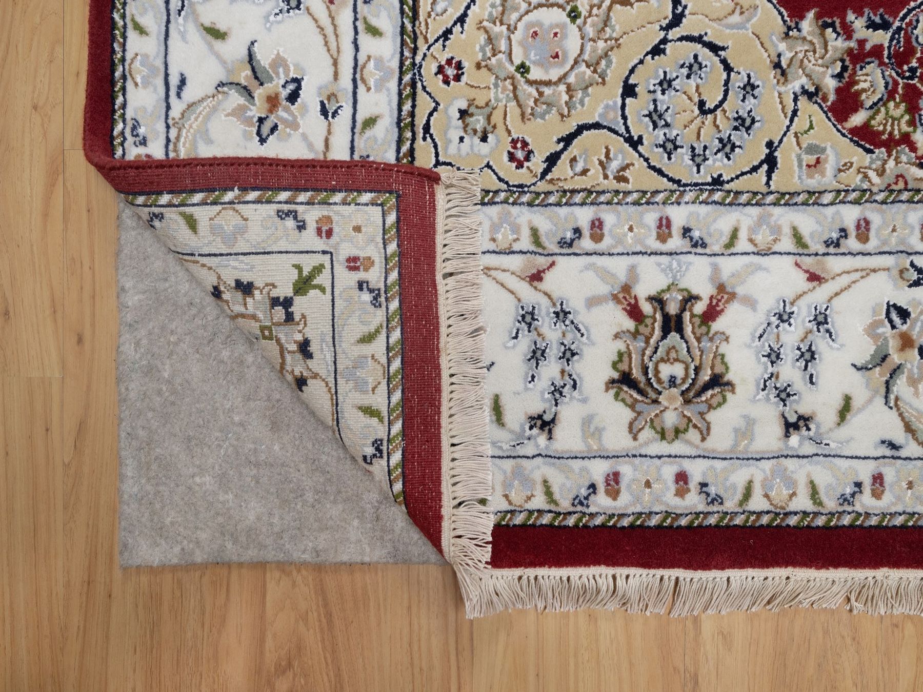 6'x9' Andorra Red, Nain with Flower Medallion Design, Hand Knotted, Wool and Silk, 250 KPSI, Soft Pile, Oriental Rug HR91641 - Image 4