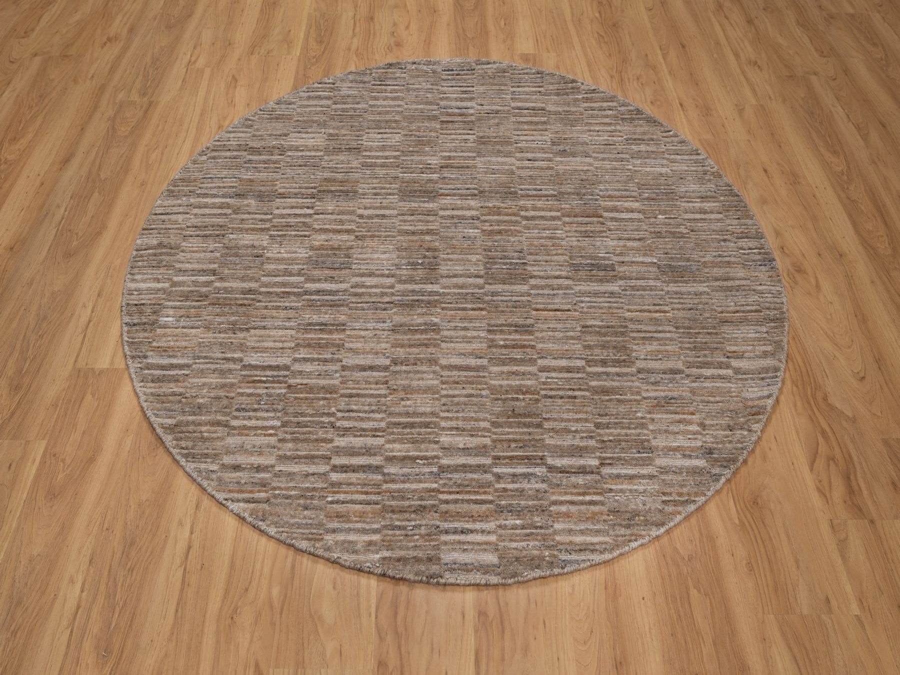 6'x6' Camel Brown, Hand Loomed, Modern Grid Pattern, Natural Wool, Thick and Plush, Round, Oriental Rug HR92195 - Image 2