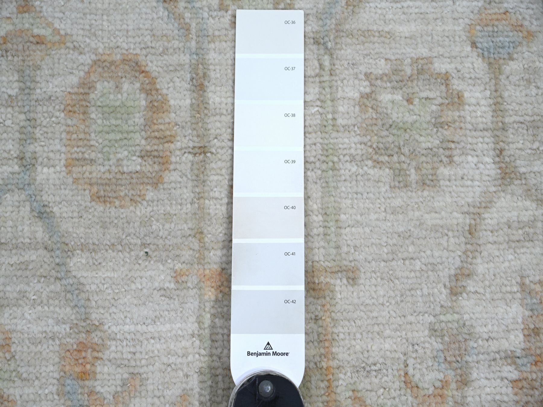 2'1"x3' Light Gray, Afghan Angora Oushak with All Over Leaf Design, Hand Knotted, 100% Wool, Vegetable Dyes, Mat, Sample, Oriental Rug HR22408 - Image 3