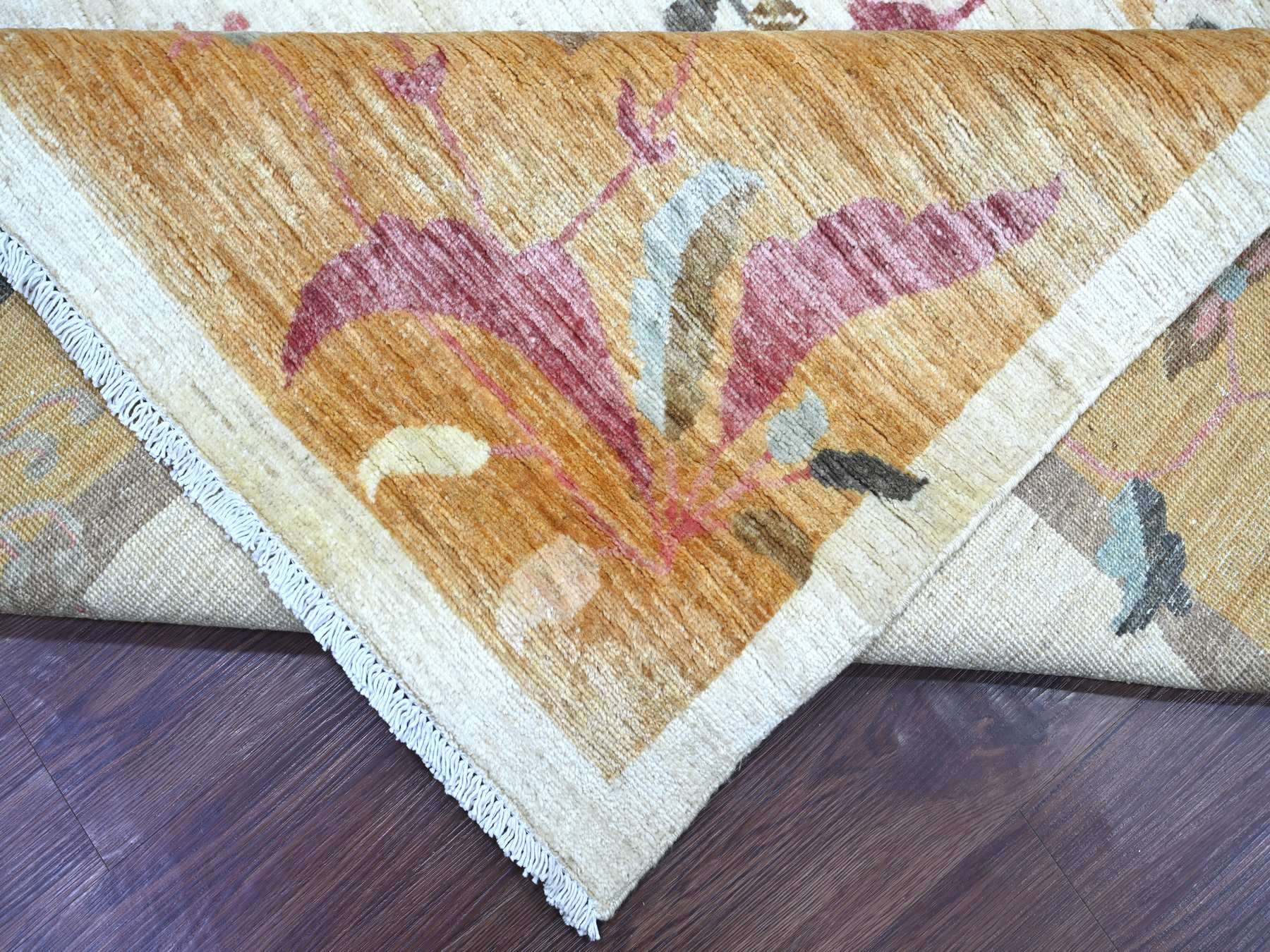 8'2"x9'3" Daisy White, Chinese Art Deco Inspired Peshawar, Vegetable Dyes, Hand Knotted, Soft and Shiny Wool, Oriental Rug HR22623 - Image 6