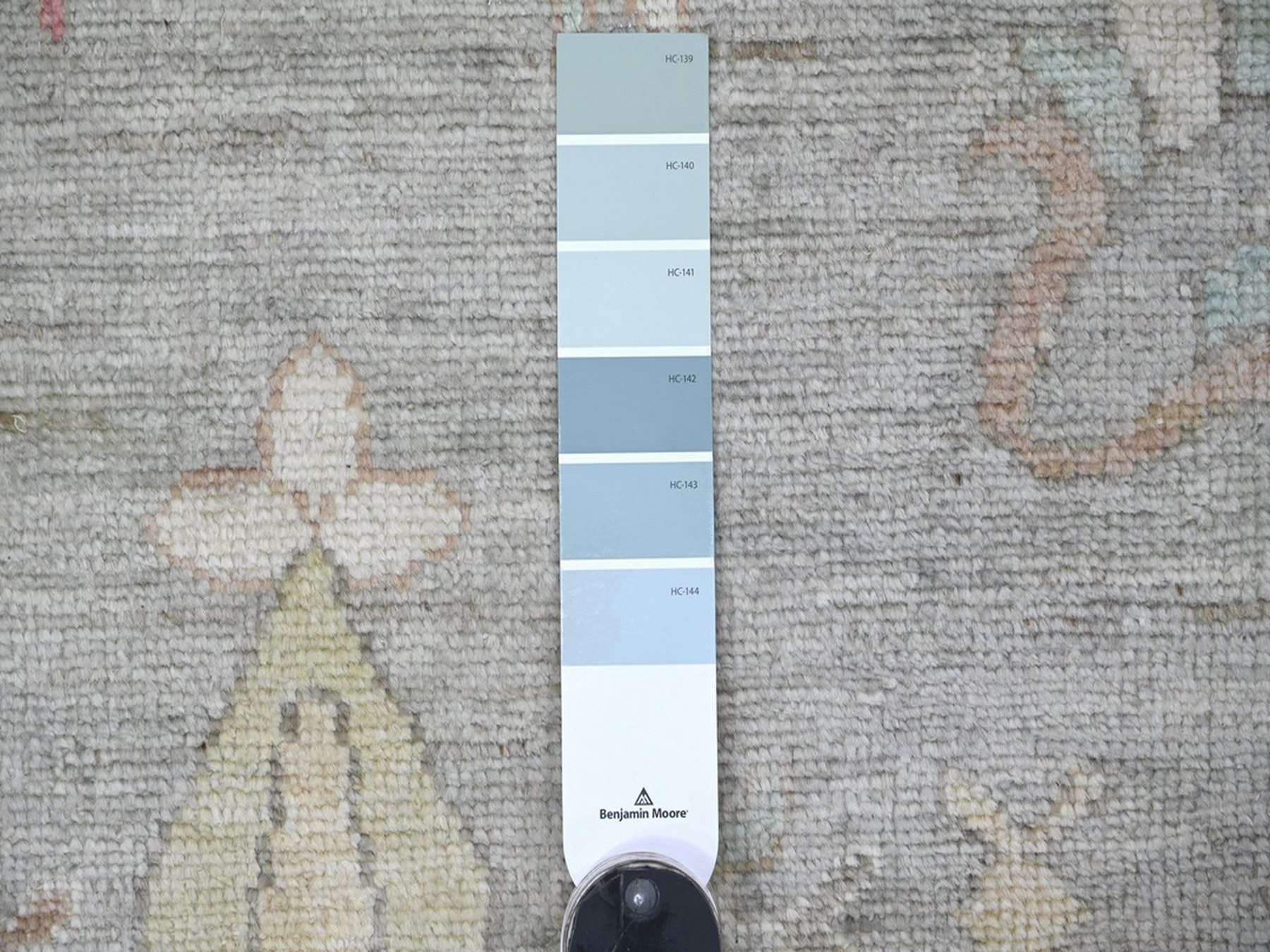 10'x13'7" Misty Gray, Afghan Angora Oushak with Geometric Leaf Design, Hand Knotted, 100% Wool, Vegetable Dyes, Oriental Rug HR22632 - Image 7