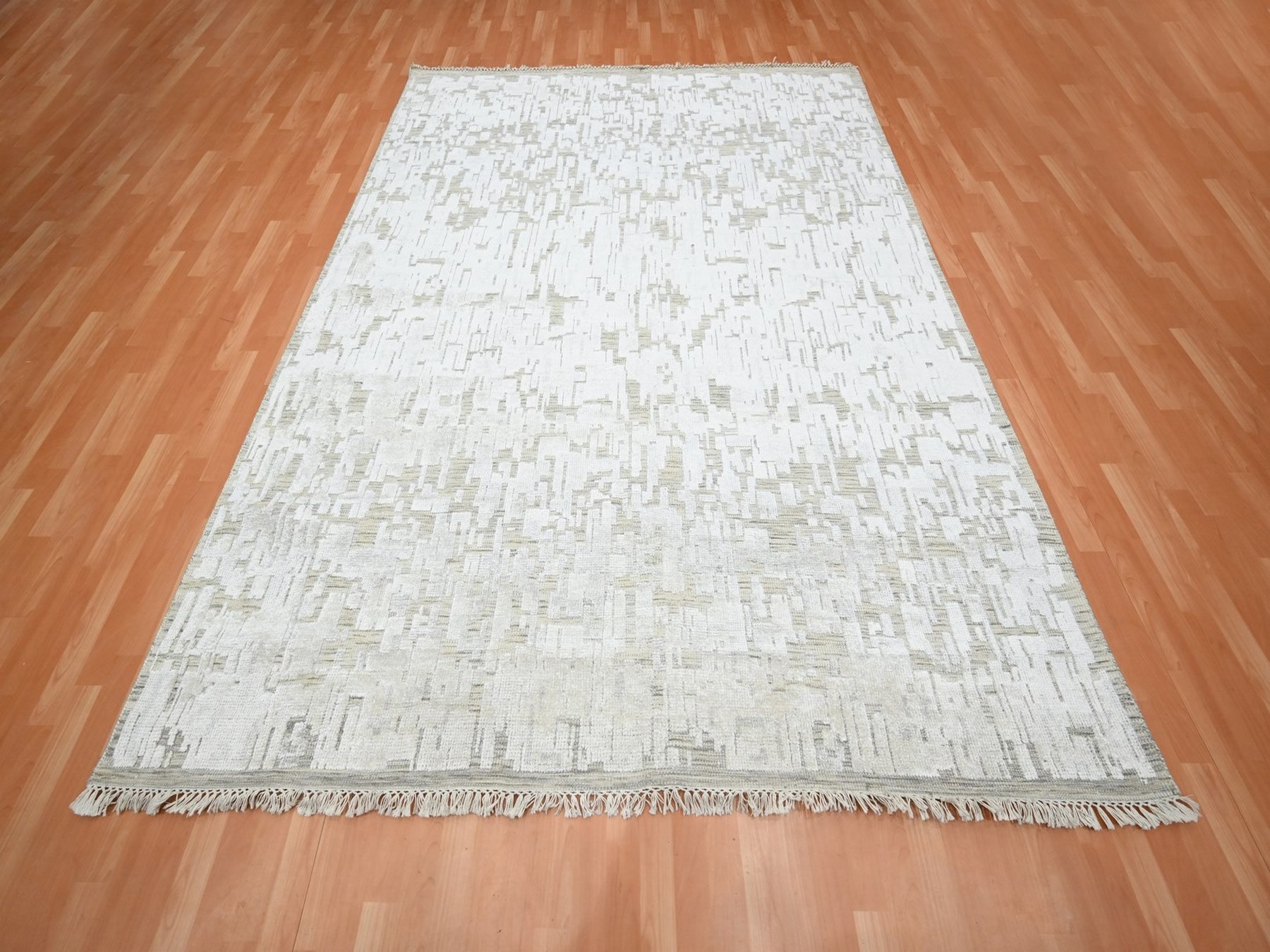 7'10"x10'2" Alabaster White, Hand Knotted, Pure Silk, Textured, Tone on Tone, Modern, Oriental Rug HR75874 - Image 2