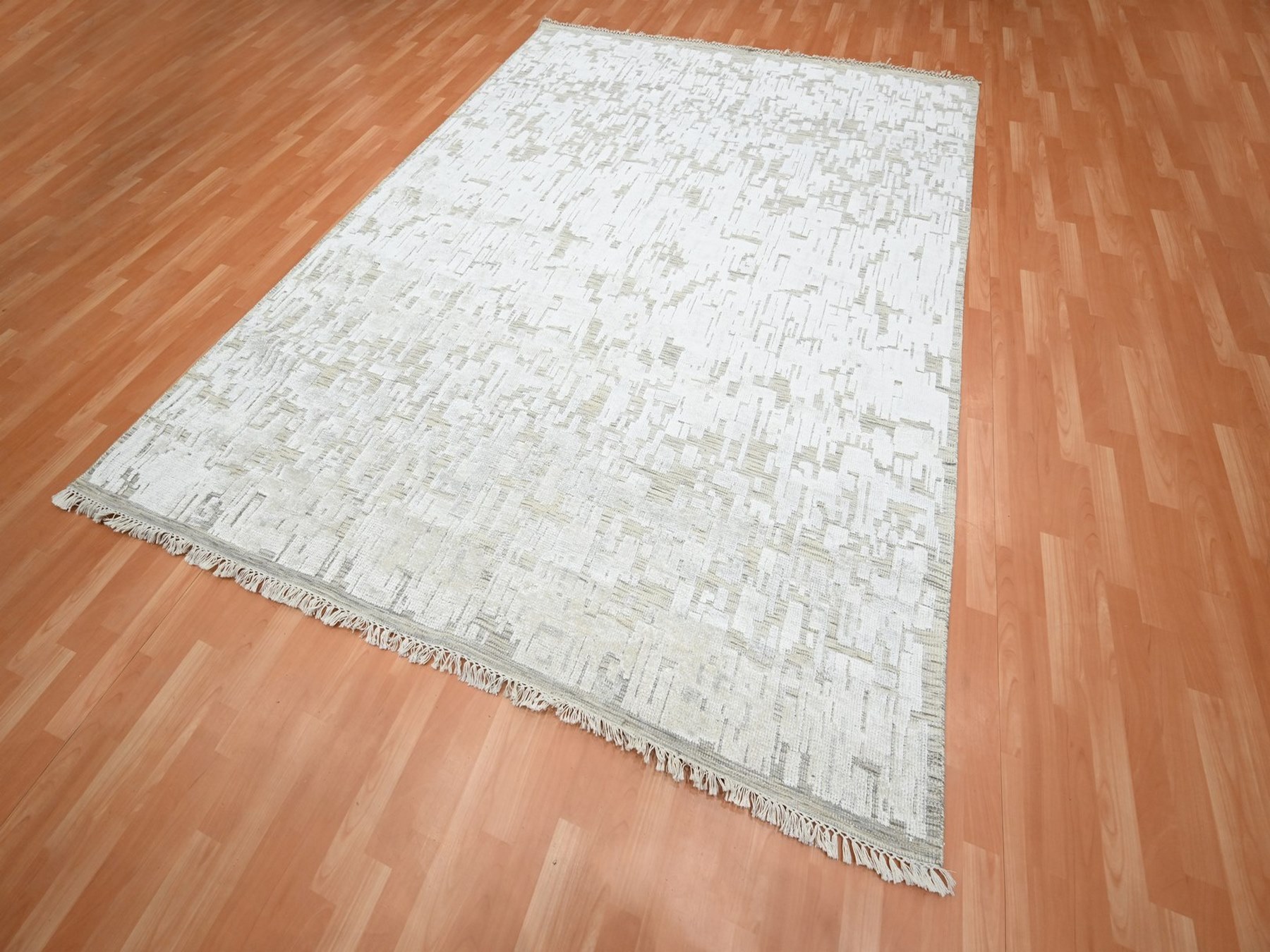 7'10"x10'2" Alabaster White, Hand Knotted, Pure Silk, Textured, Tone on Tone, Modern, Oriental Rug HR75874 - Image 3