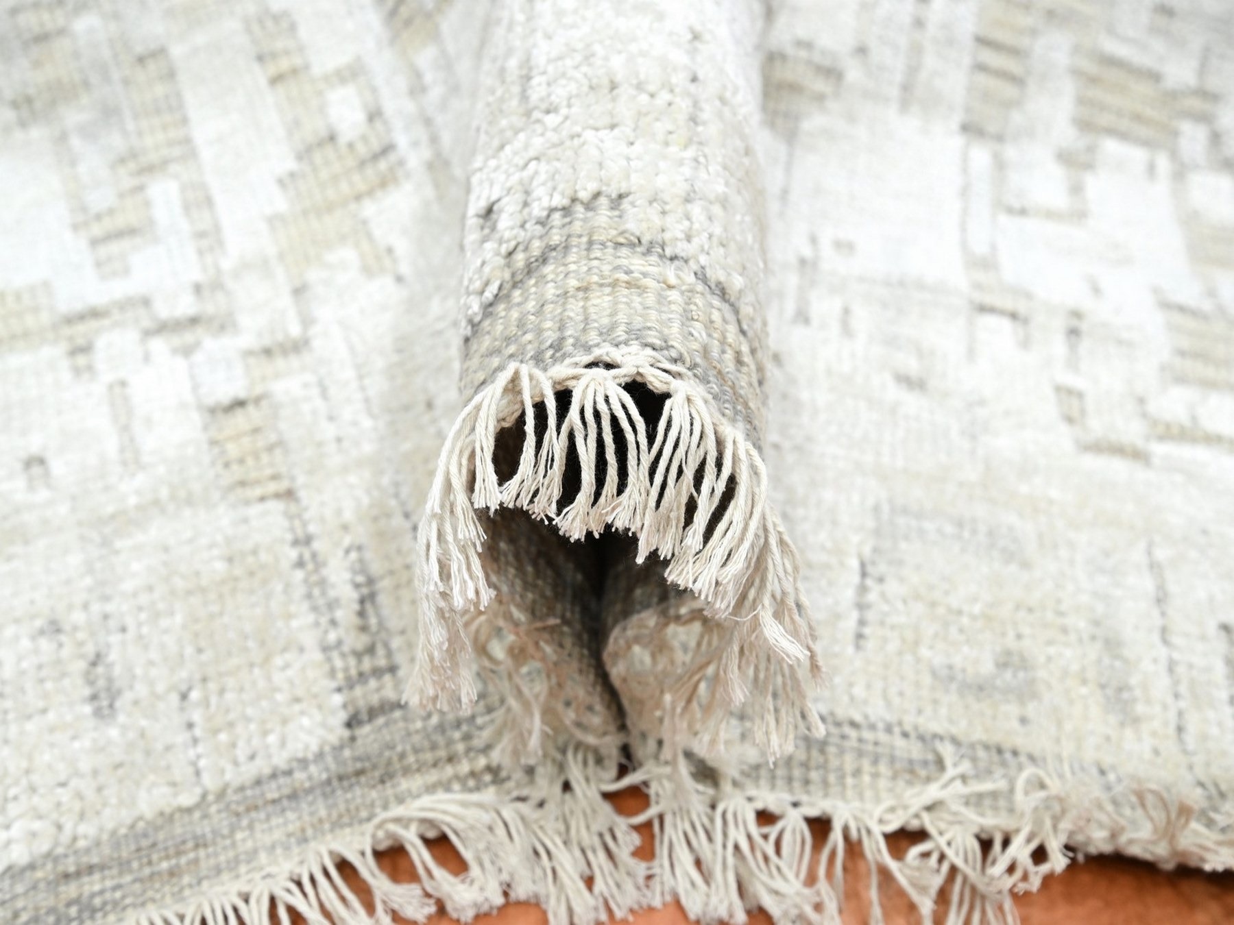 7'10"x10'2" Alabaster White, Hand Knotted, Pure Silk, Textured, Tone on Tone, Modern, Oriental Rug HR75874 - Image 5