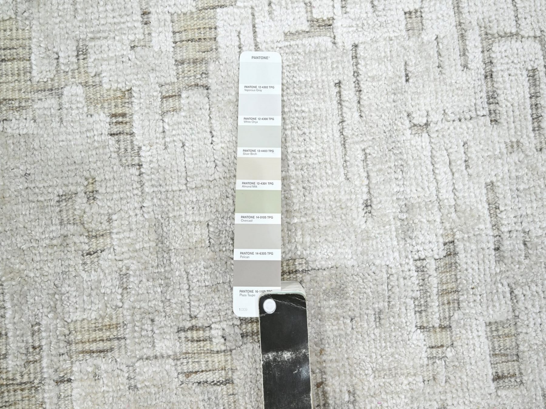 7'10"x10'2" Alabaster White, Hand Knotted, Pure Silk, Textured, Tone on Tone, Modern, Oriental Rug HR75874 - Image 7
