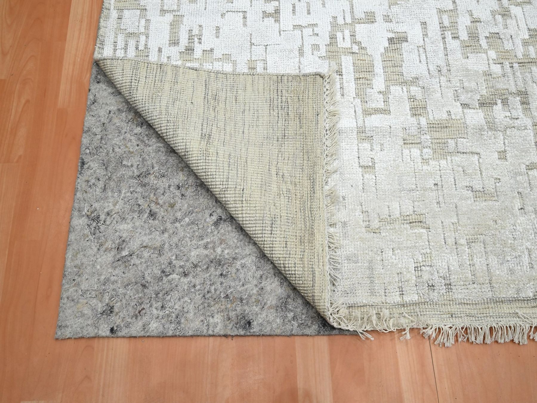 9'x12'2" Alabaster White, Pure Silk, Textured, Tone on Tone, Modern, Hand Knotted, Oriental Rug HR75875 - Image 4