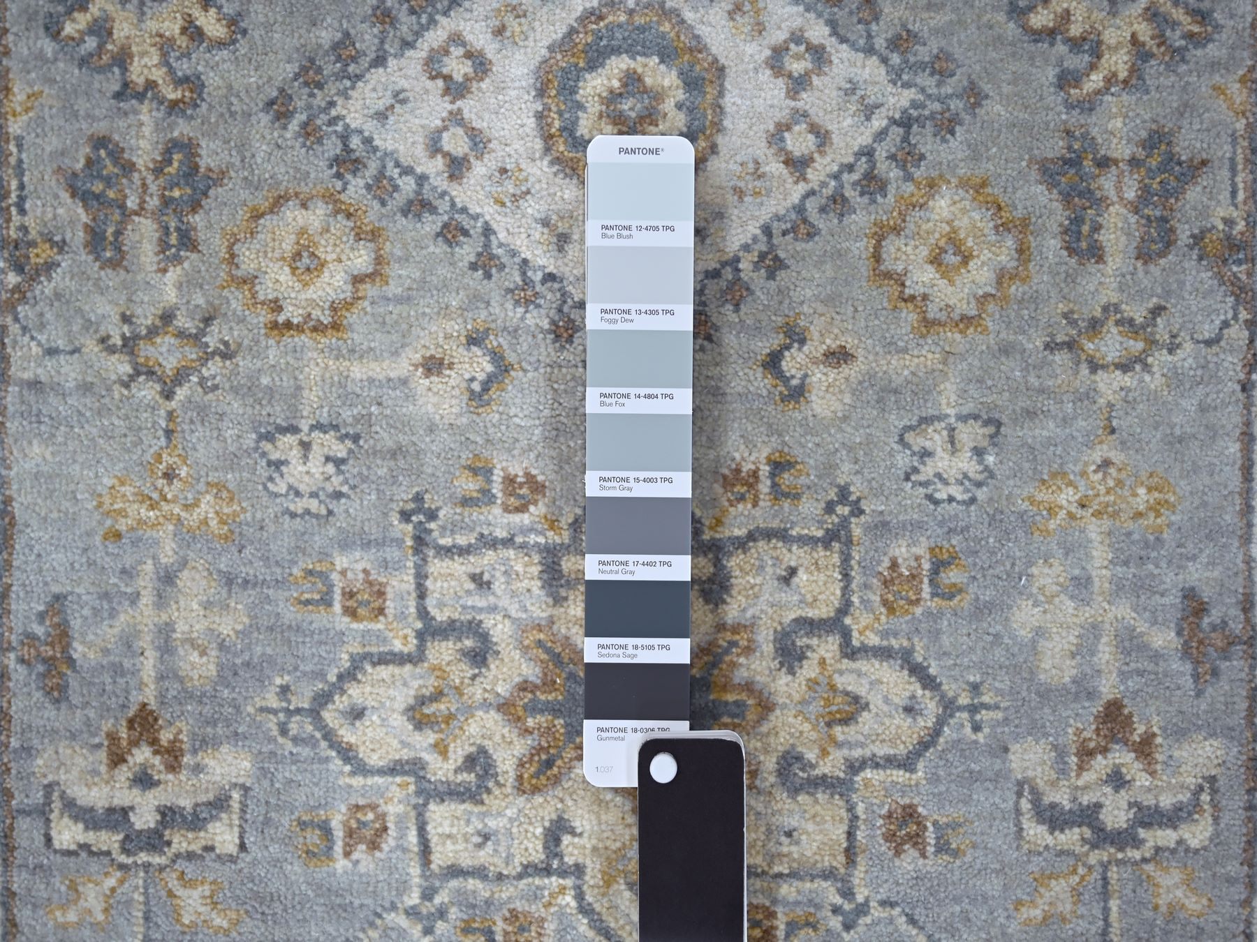 2'7"x6' Misty Gray, Ivory Border, Hand Knotted, Natural Dyes, Karajeh Design With Geometric Pattern, Shiny Wool, Oriental Runner Rug HR84908 - Image 4