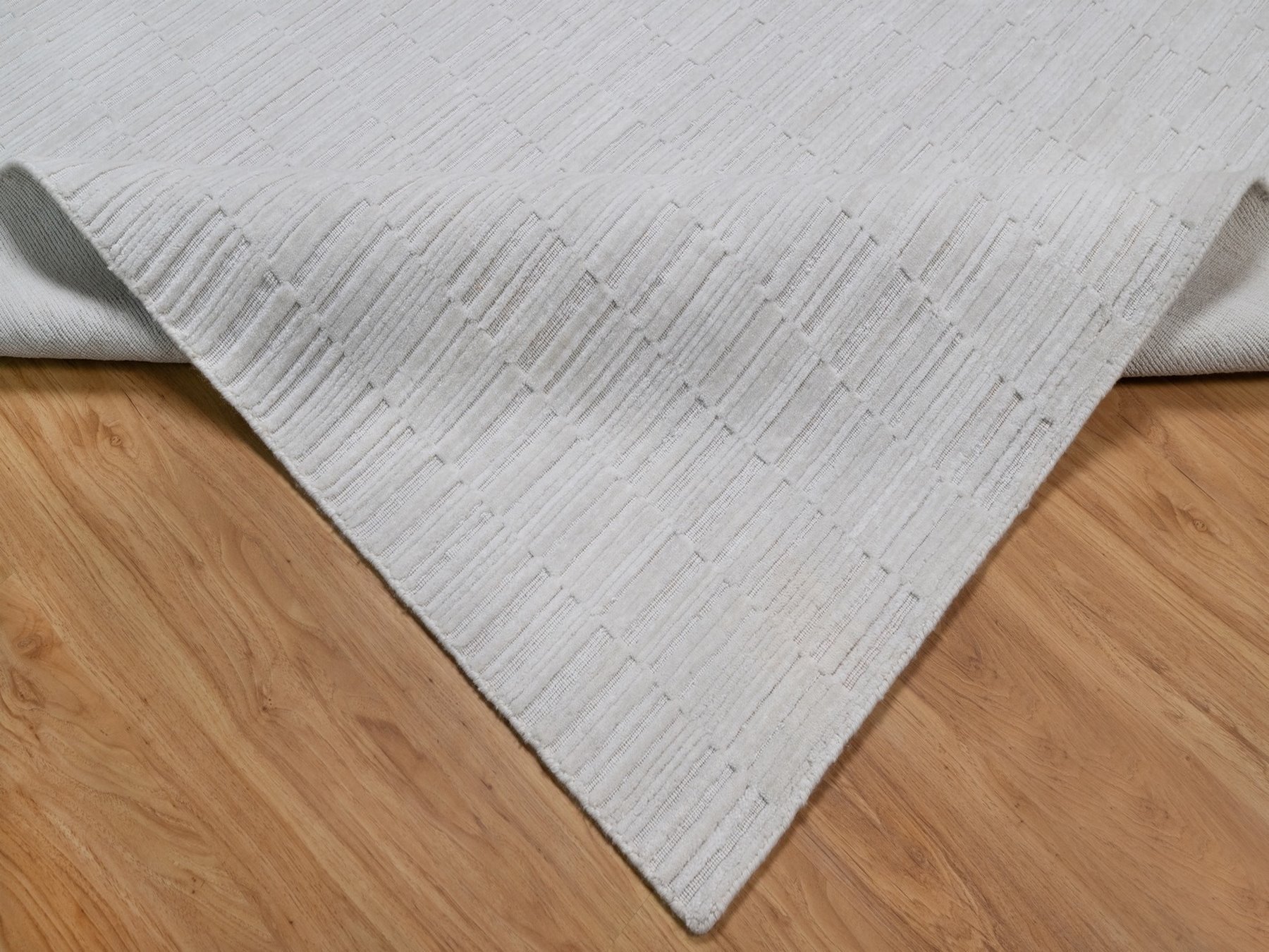 9'1"x12'1" Daisy White, Plain Modern Striae Design, Tone on Tone, Soft to the Touch, Pure Wool, Hand Loomed, Oriental Rug HR92205 - Image 6