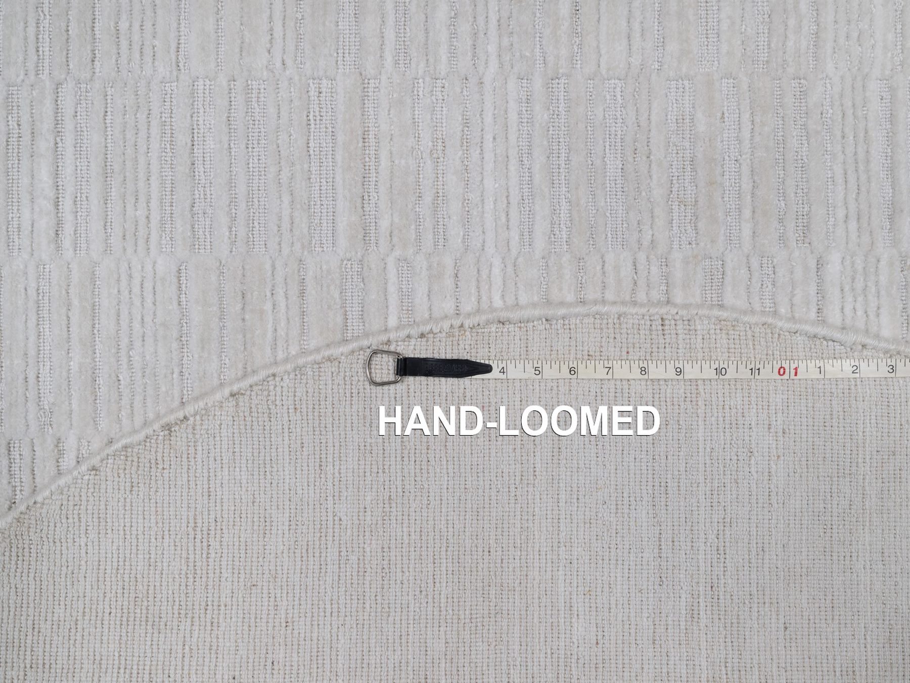 5'x5' Daisy White, Pure Wool, Hand Loomed, Plain Modern Striae Design, Tone on Tone, Soft to the Touch, Round, Oriental Rug HR92222 - Image 8