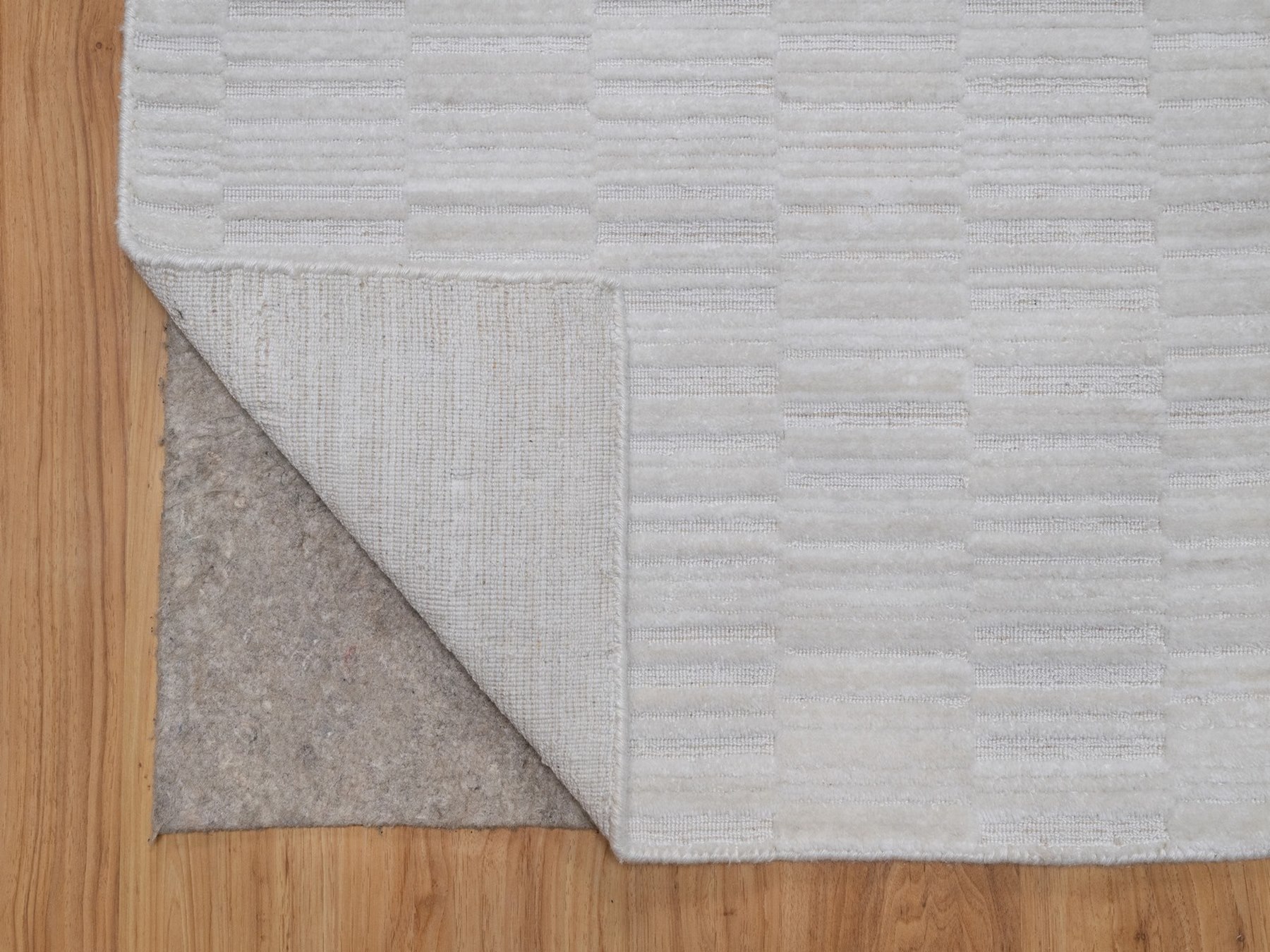 2'6"x12' Daisy White, Hand Loomed, Plain Modern Striae Design, Tone on Tone, Soft to the Touch, Pure Wool, Runner, Oriental Rug HR92224 - Image 3