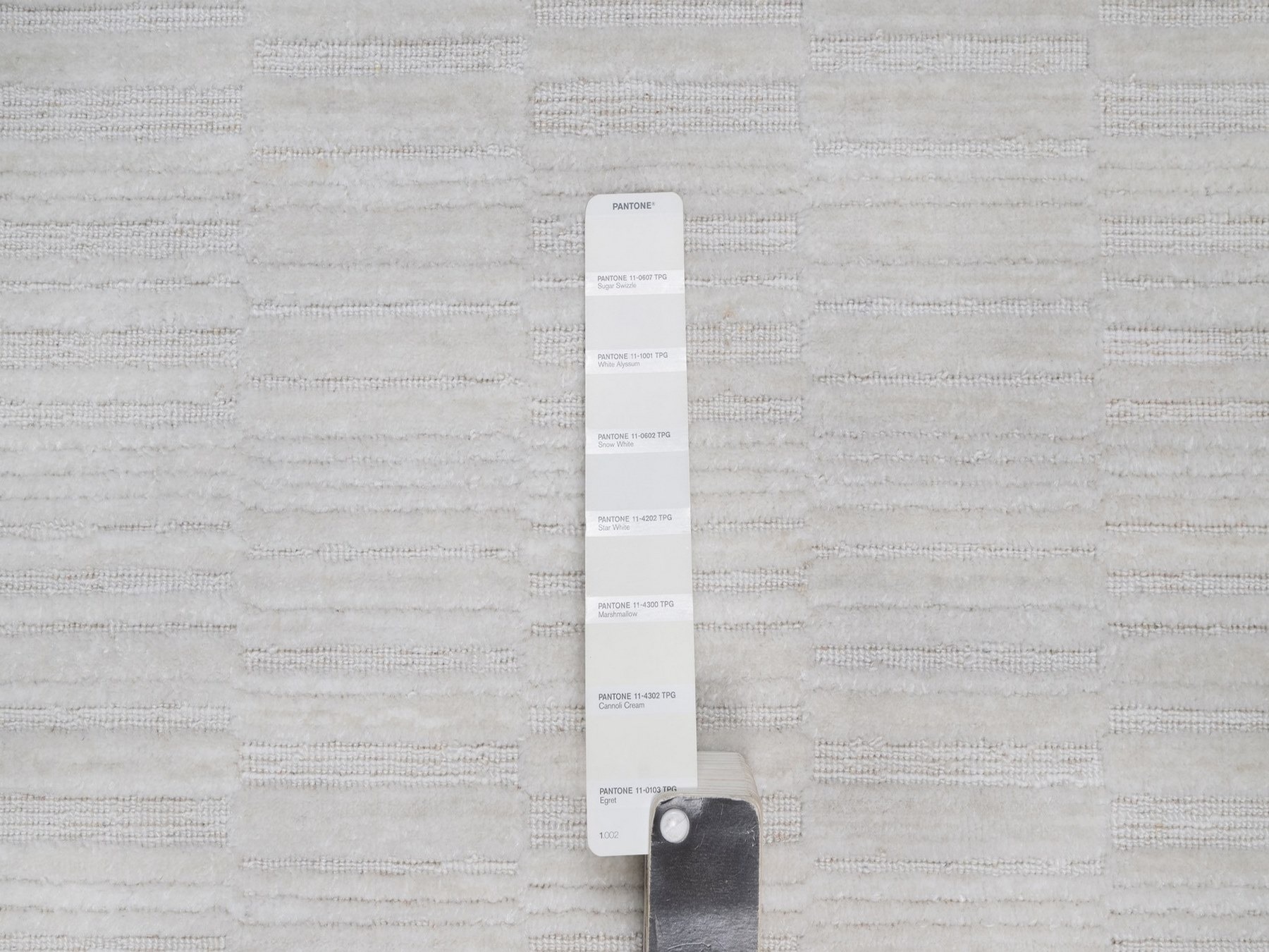 2'6"x12' Daisy White, Hand Loomed, Plain Modern Striae Design, Tone on Tone, Soft to the Touch, Pure Wool, Runner, Oriental Rug HR92224 - Image 4