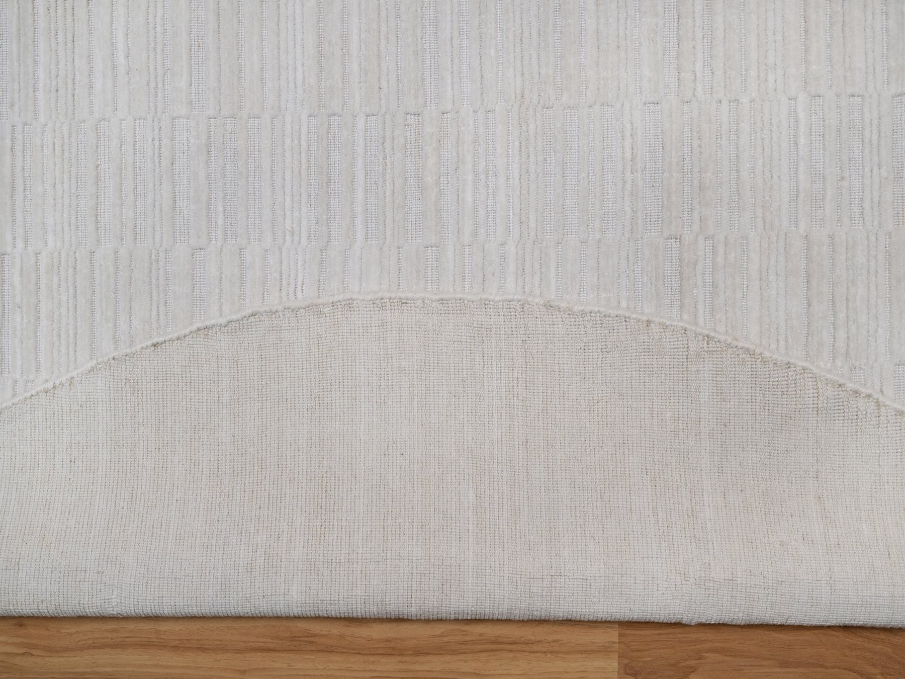 8'x8' Daisy White, Hand Loomed, Plain Modern Striae Design, Tone on Tone, Soft to the Touch, Pure Wool, Round, Oriental Rug HR92225 - Image 4
