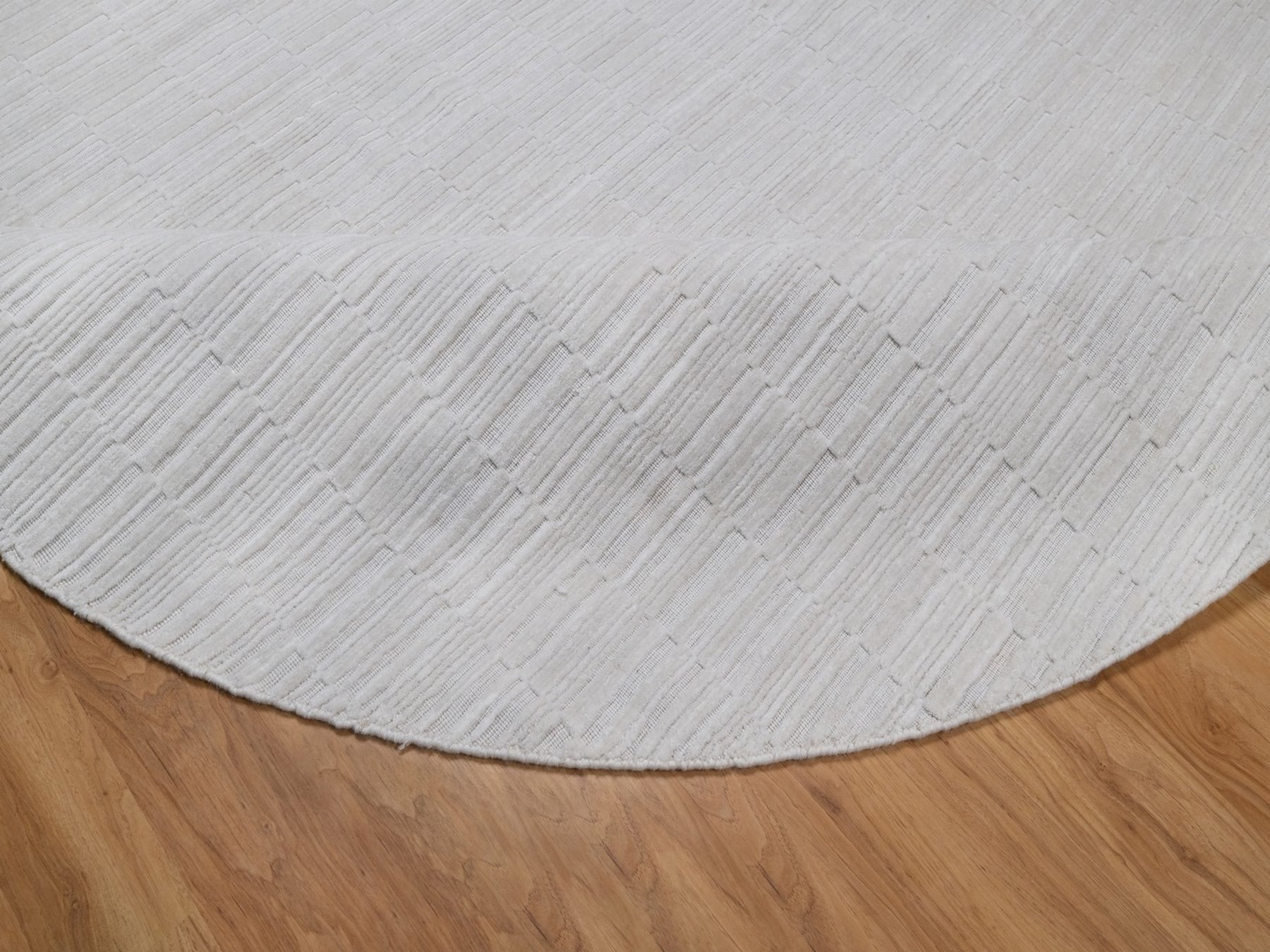 8'x8' Daisy White, Hand Loomed, Plain Modern Striae Design, Tone on Tone, Soft to the Touch, Pure Wool, Round, Oriental Rug HR92225 - Image 6