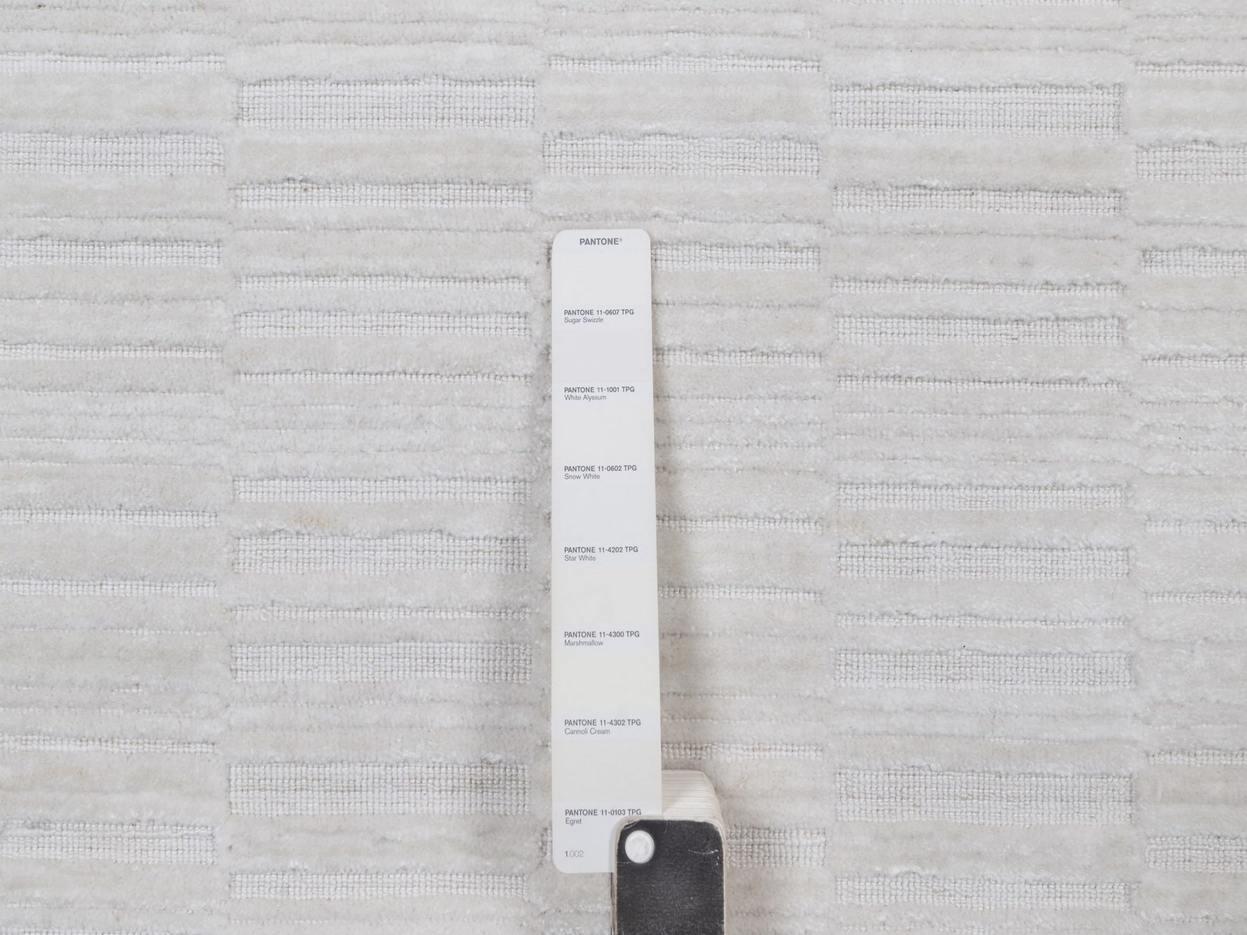 10'x14' Daisy White, Pure Wool, Plain Modern Striae Design, Tone on Tone, Soft to the Touch, Hand Loomed, Oriental Rug HR92228 - Image 7
