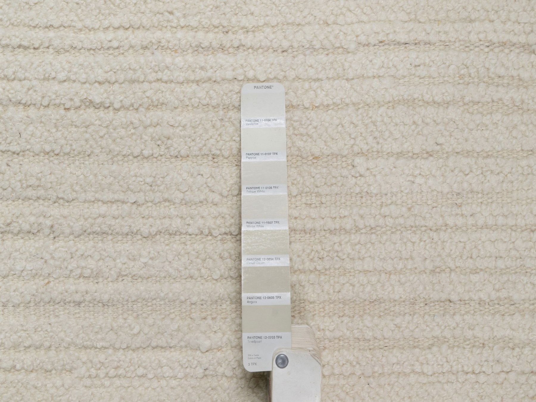 5'x5' Lace White, Hand Knotted, Modern, Piled Flat Weave, Tone on Tone, Textured, Undyed Natural Wool, Round, Oriental Rug HR92259 - Image 4