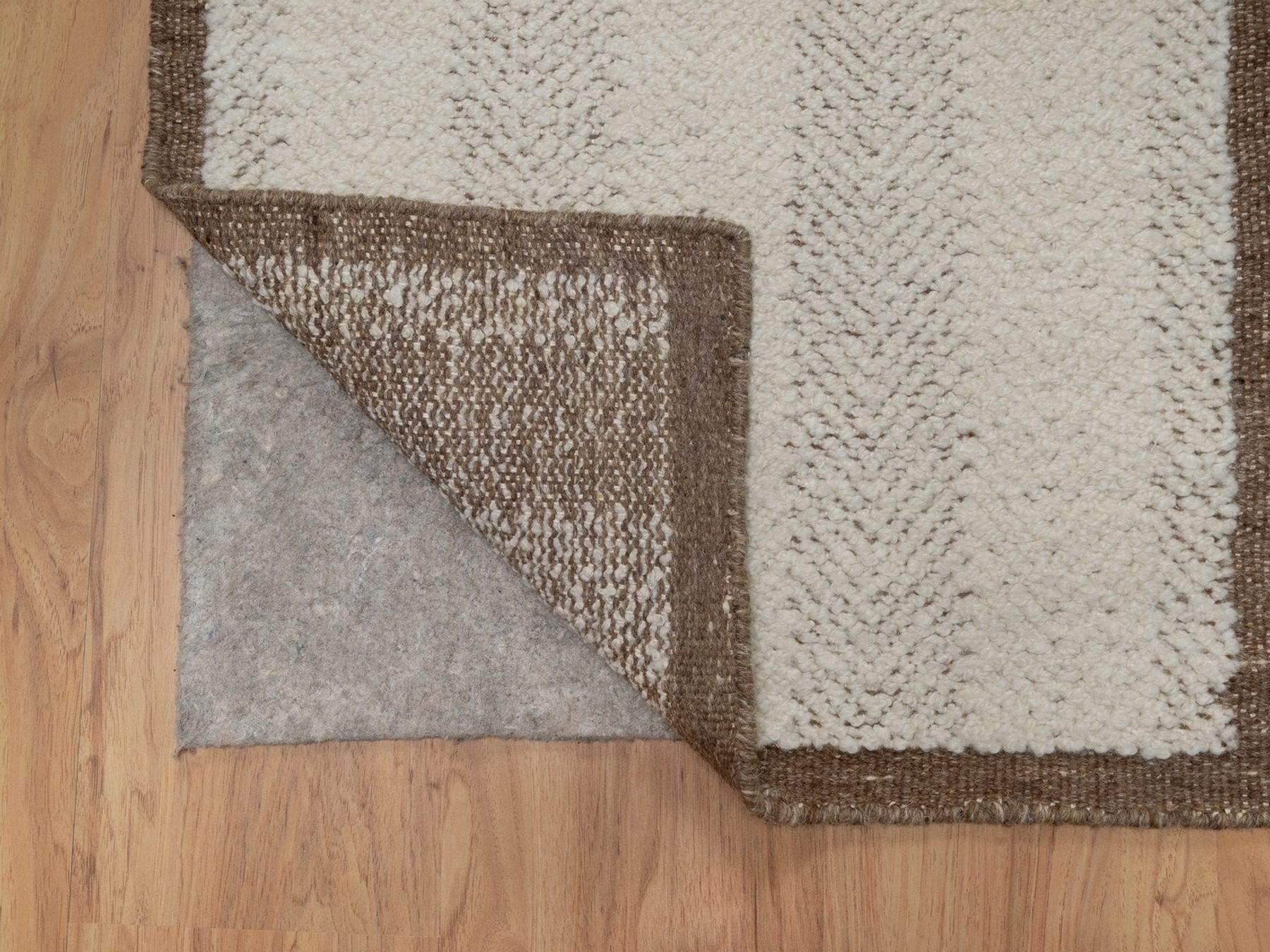 2'x3'1" Winter White, Modern, Vertical Stripes Design, Piled Flat Weave, Tone on Tone, Textured, Hand Knotted, Undyed Natural Wool, Mat, Sample, Oriental Rug HR92287 - Image 3