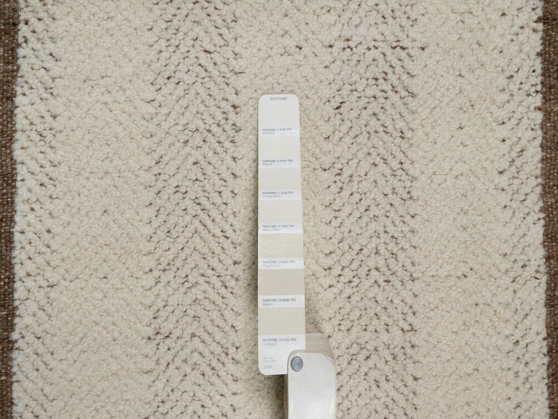 2'x3'1" Winter White, Modern, Vertical Stripes Design, Piled Flat Weave, Tone on Tone, Textured, Hand Knotted, Undyed Natural Wool, Mat, Sample, Oriental Rug HR92287 - Image 4