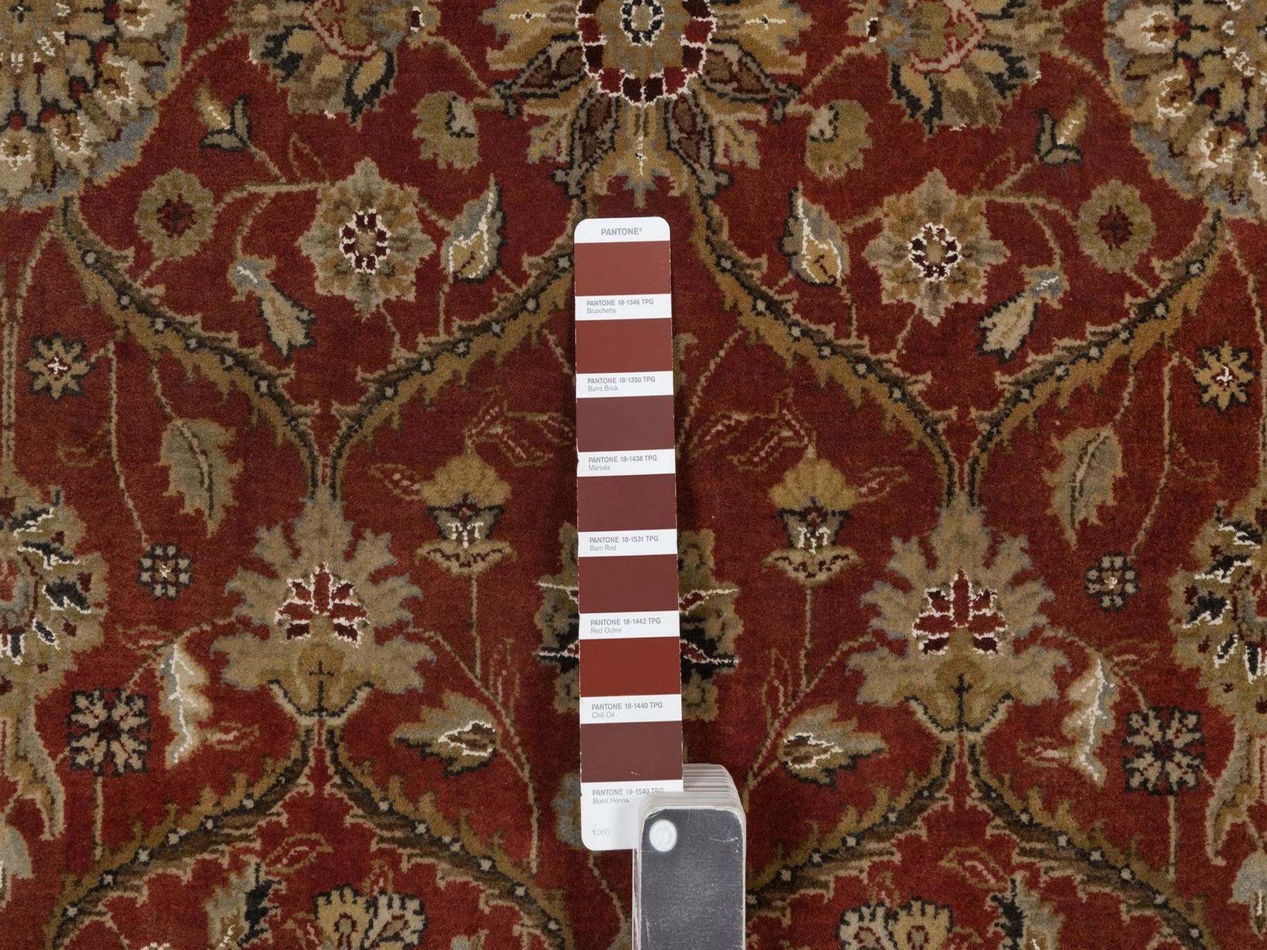 5'6"x7'9" Barn Red, Hereke with All Over Design, 300 KPSI, Wool and Silk, Hand Knotted, Oriental Rug HR92327 - Image 4