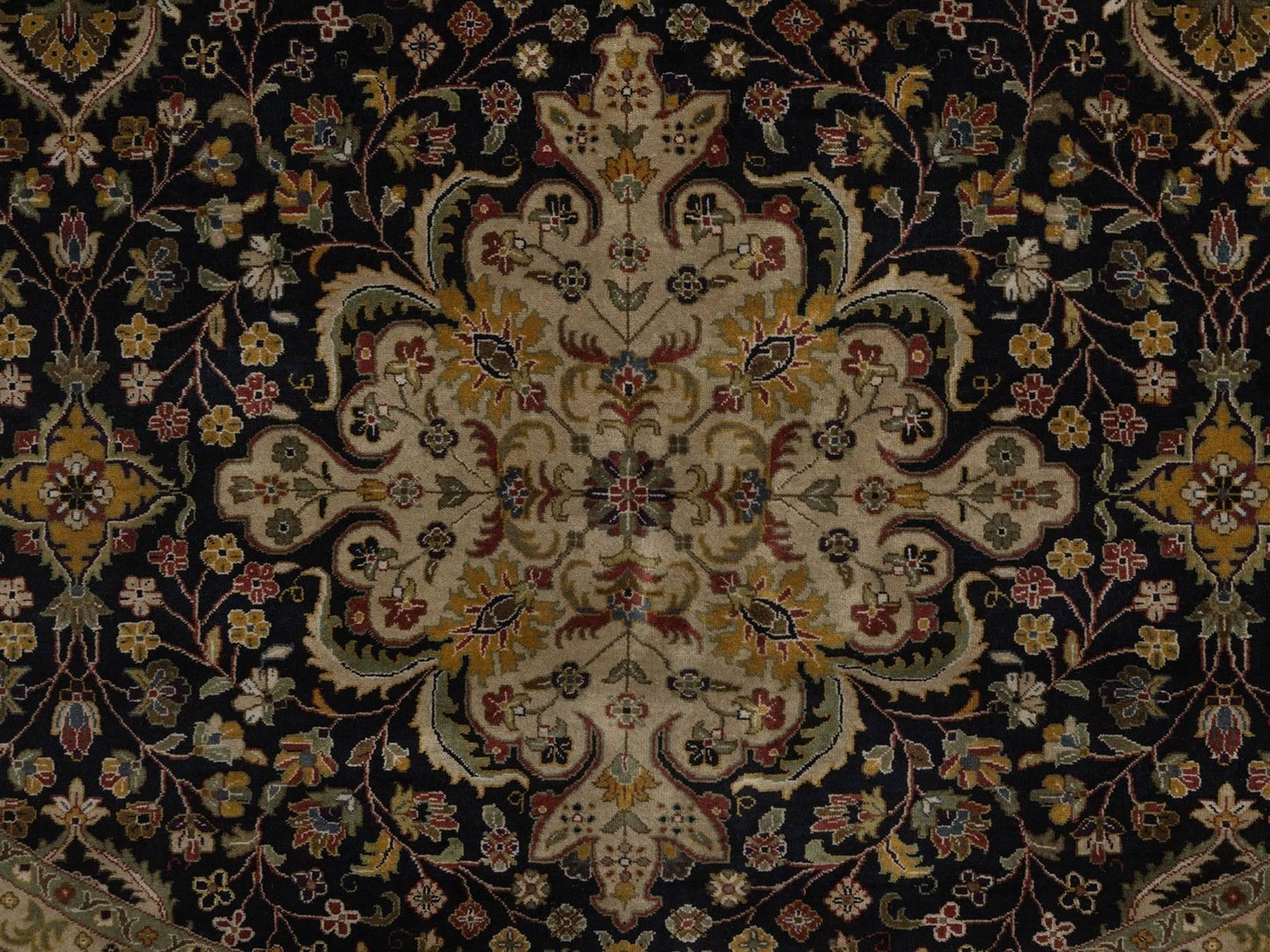 9'9"x9'9" Phantom Black, Intricate Kashan Revival, Hand Knotted, Hand Spun New Zealand Wool, 300 KPSI, Round, Oriental Rug HR92333 - Image 8