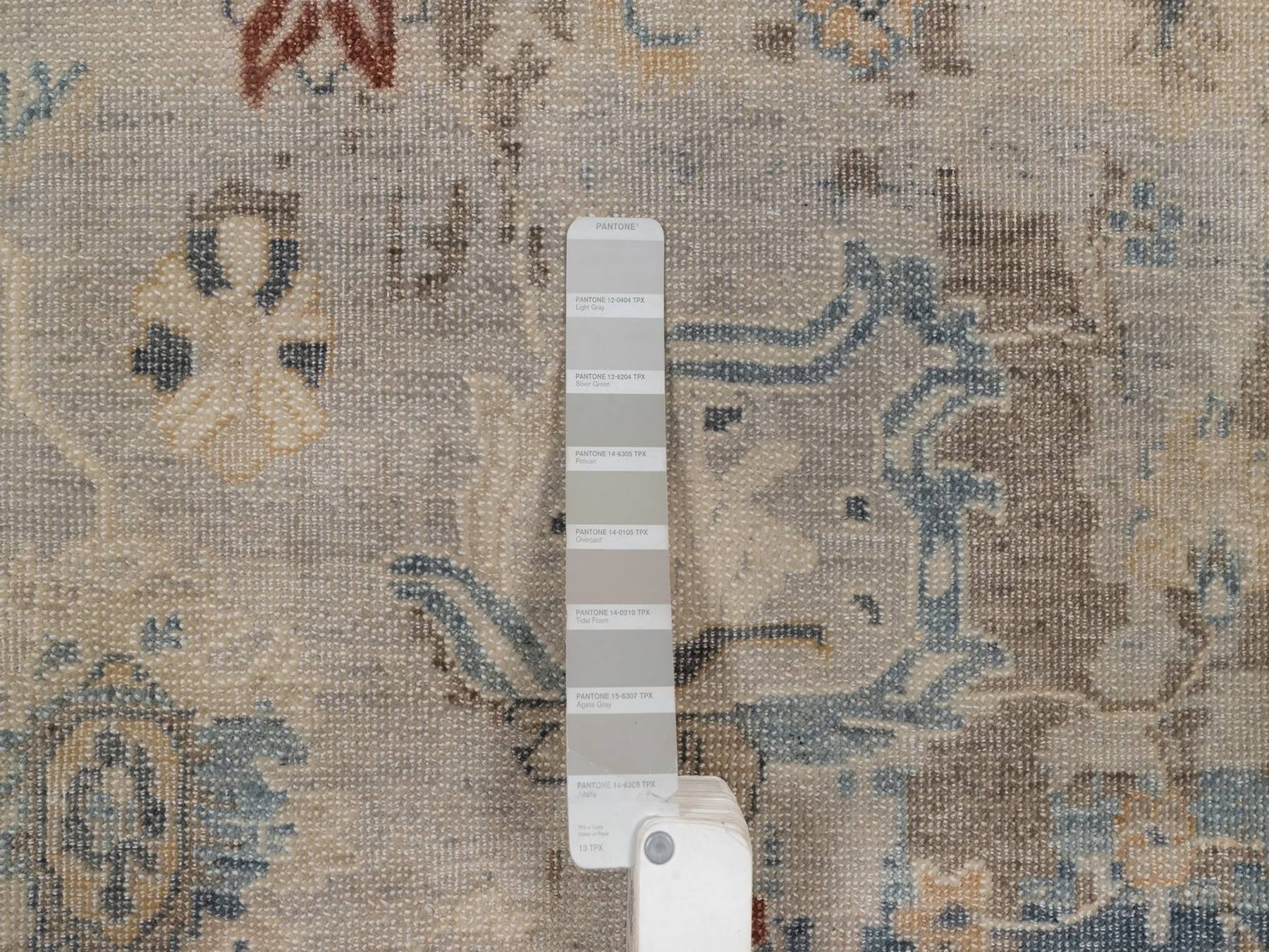 2'x3' Dove Gray, Borderless Oushak with Leaf Design, Hand Knotted, 100% Wool, Shaved Low, Mat, Sample, Oriental Rug HR92345 - Image 4