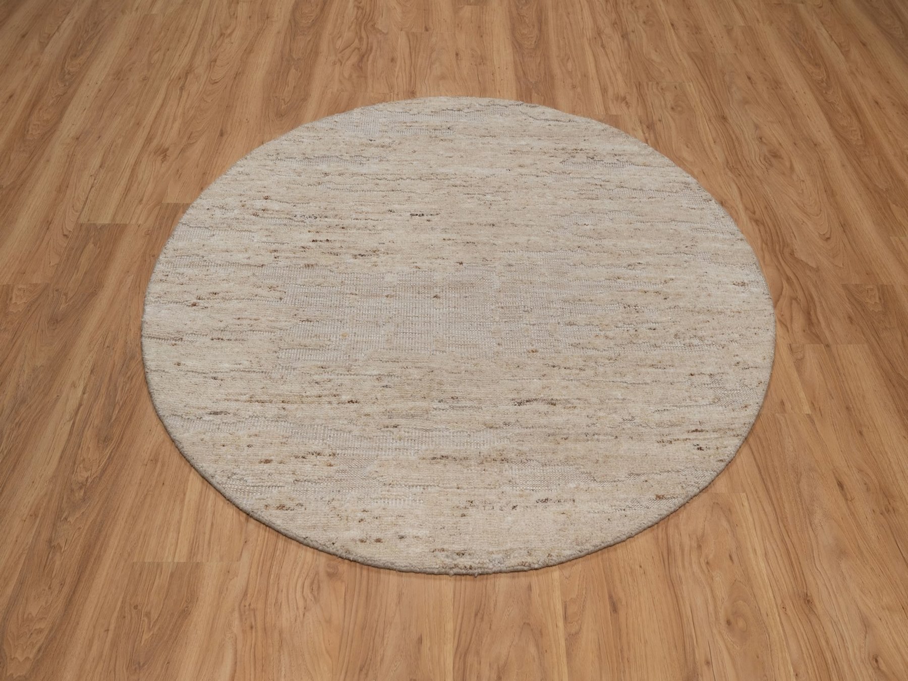 5'x5' Lace White, Hand Knotted, Textured with Hi and Low, Modern Design, Pure Wool, Round, Oriental Rug HR92398 - Image 2