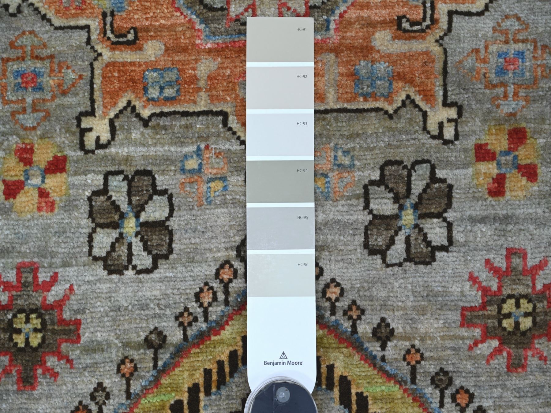 2'7"x8' Cloud Gray, Aryana Grade, Peshawar with Karajeh Design, Vegetable Dyes, High Mountain Wool, Hand Knotted, Runner, Oriental Rug HR21378 - Image 3
