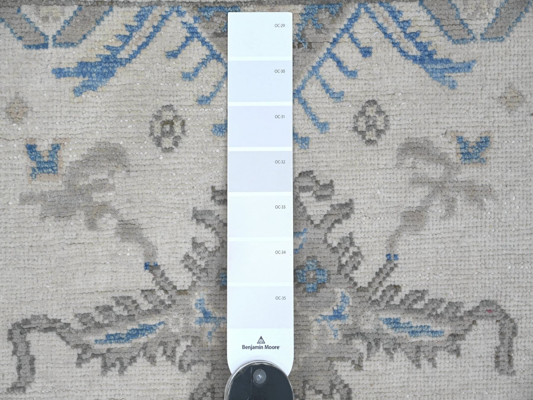 2'10"x4'8" Alabaster White, Vintage Look Kazak with Geometric Medallion, Hand Knotted, 100% Wool, Natural Dyes, Oriental Rug HR21809 - Image 3