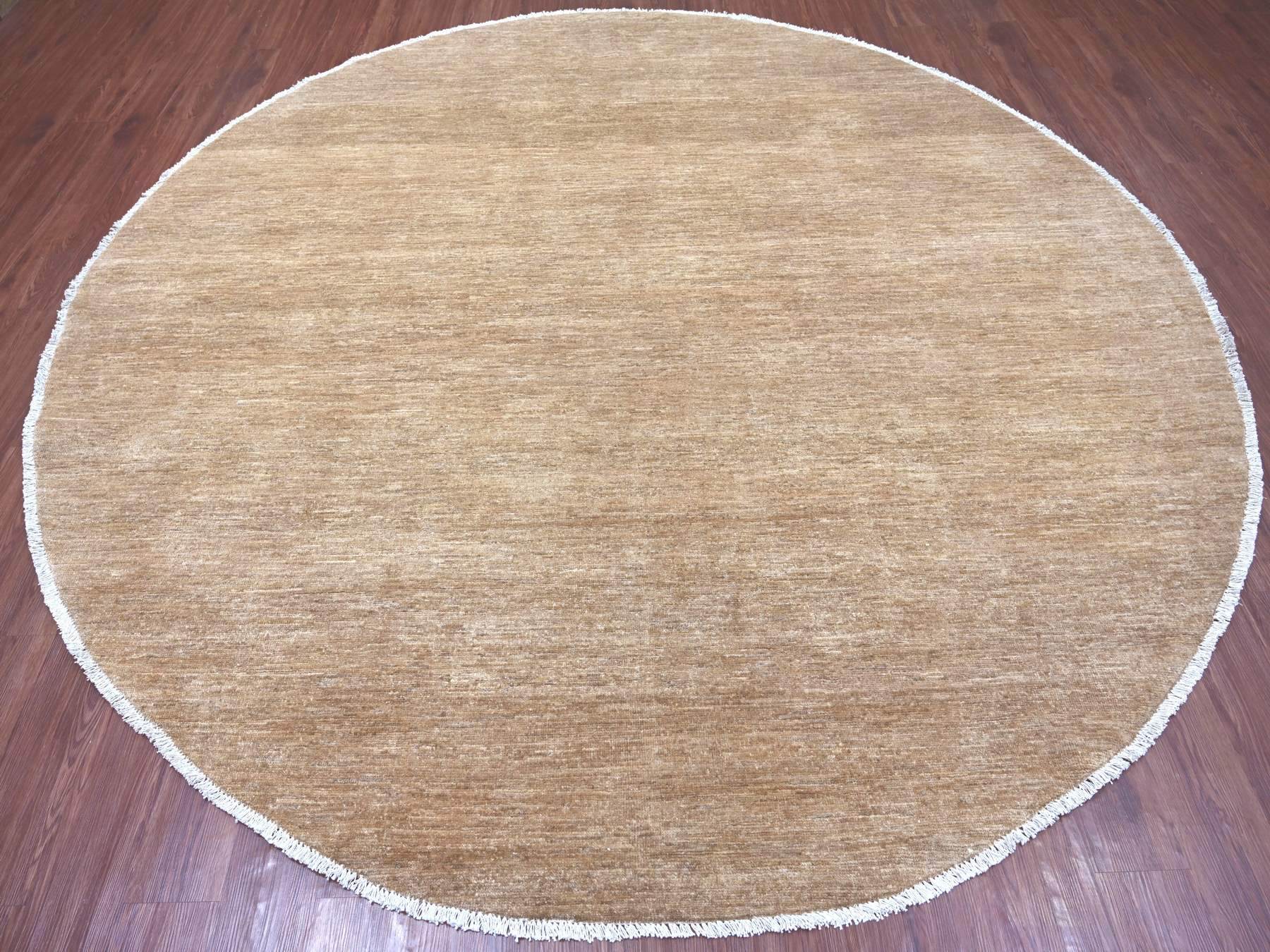 9'9"x9'9" Beaver Brown, Plain Solid Pattern, Hand Spun Ghazni Wool, Hand Knotted, Lush and Plush, Round, Oriental Rug HR21835 - Image 2