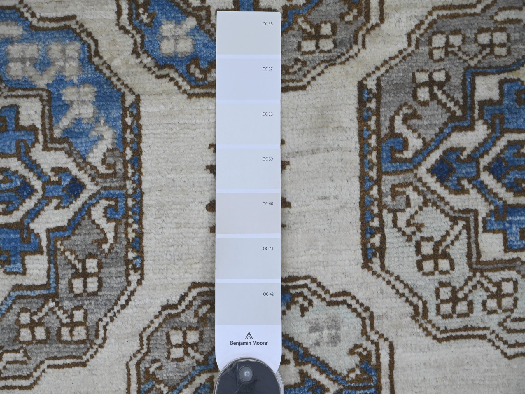 9'2"x11'9" Pearl White, Afghan Ersari with Elephant Feet Design, Hand Knotted, Natural Dyes, Pure Wool, Oriental Rug HR22452 - Image 7