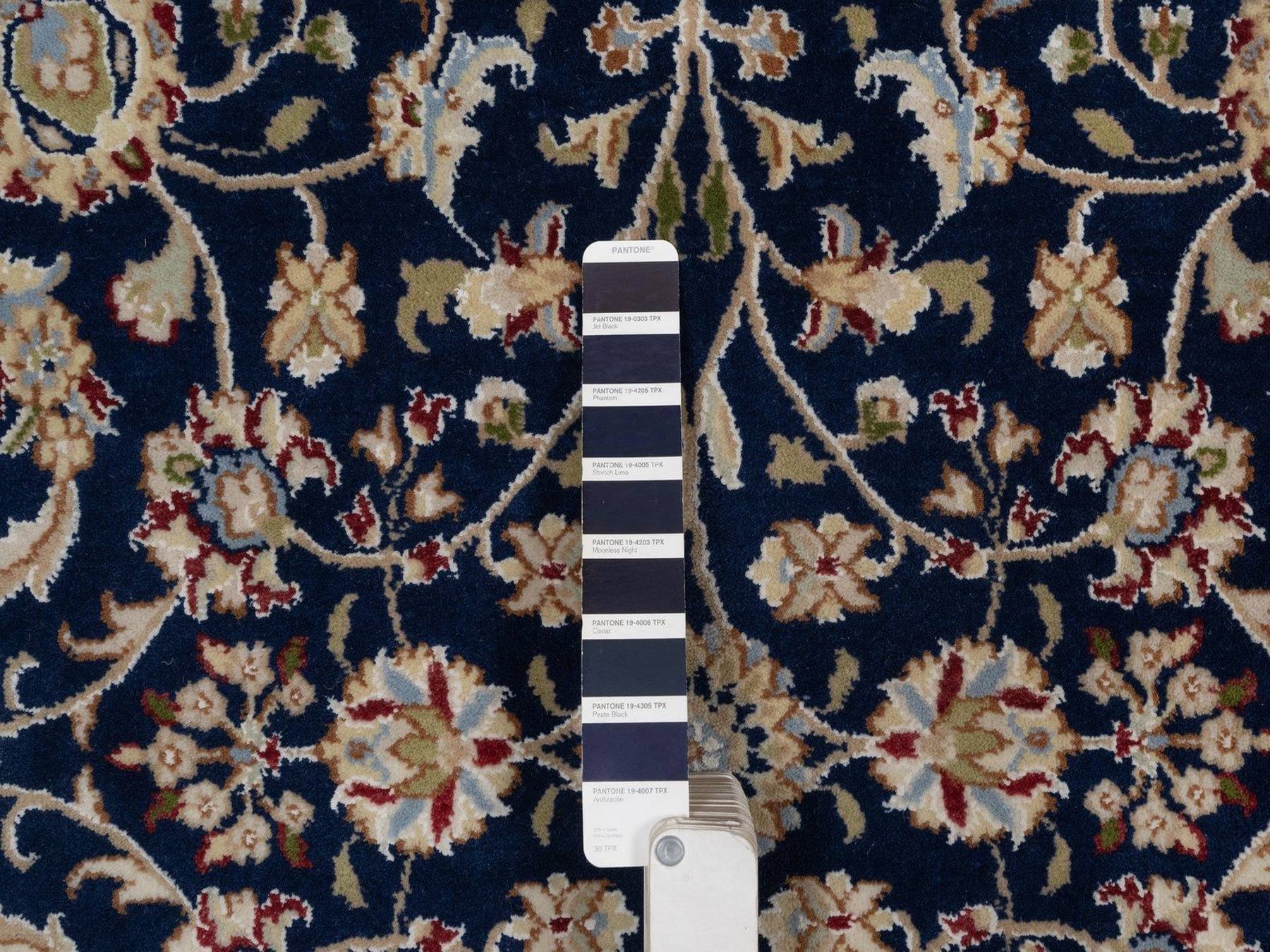 5'1"x5'1" Caviar Blue, Nain with All Over Floral Pattern, Wool and Silk, 250 KPSI, Soft Pile, Hand Knotted, Round, Oriental Rug HR91556 - Image 4