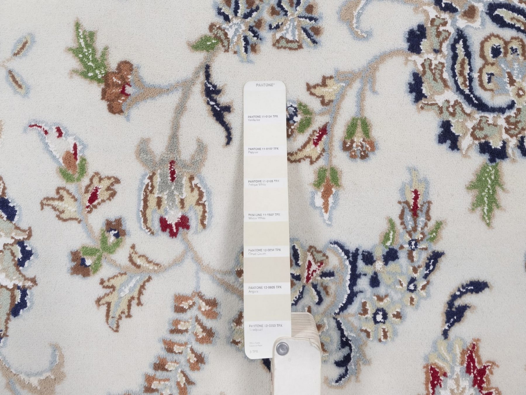 10'x14' Pearl White, Hand Knotted, Nain with Flower Medallion Design, Wool and Silk, 250 KPSI, Soft Pile, Oriental Rug HR92501 - Image 7