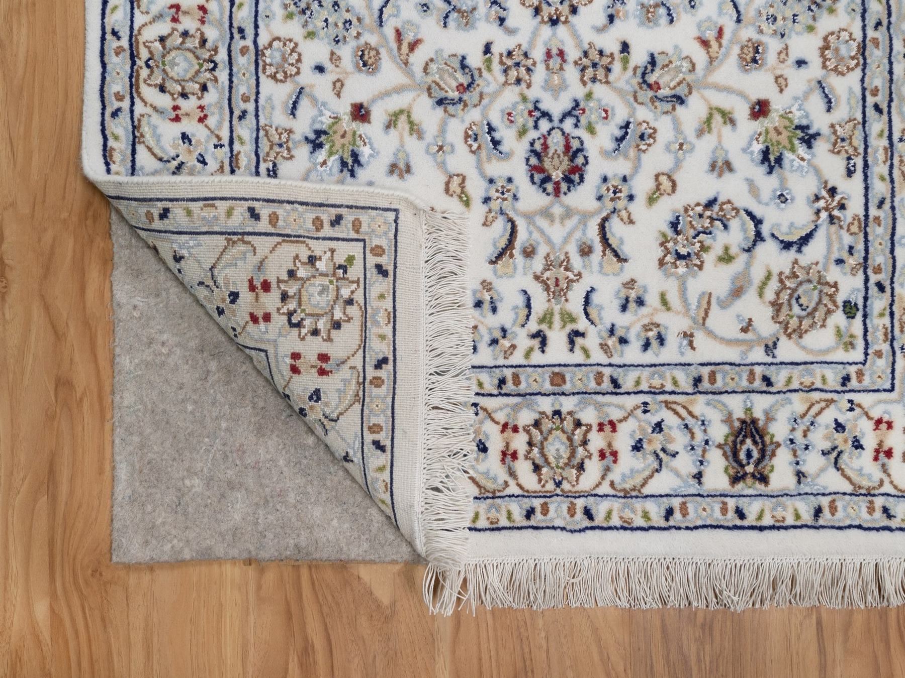 3'1"x5'3" Pearl White, Nain with All Over Flower Design, Wool and Silk, 250 KPSI, Hand Knotted, Soft Pile, Oriental Rug HR92514 - Image 3