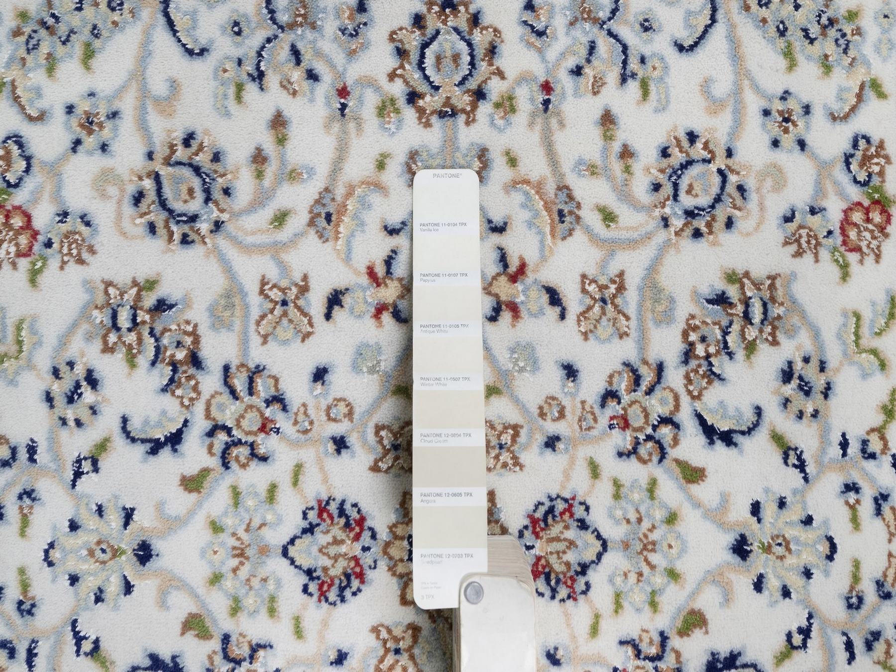 3'1"x5'3" Pearl White, Nain with All Over Flower Design, Wool and Silk, 250 KPSI, Hand Knotted, Soft Pile, Oriental Rug HR92514 - Image 4