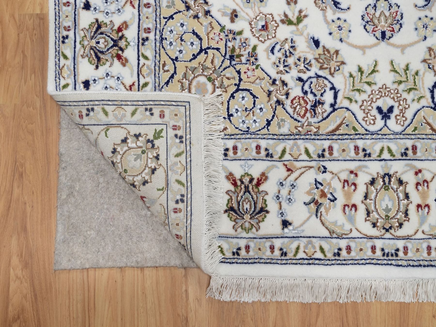 5'2"x7'1" Pearl White, Nain with Flower Medallion Design, Hand Knotted, Wool and Silk, 250 KPSI, Soft Pile, Oriental Rug HR92523 - Image 3