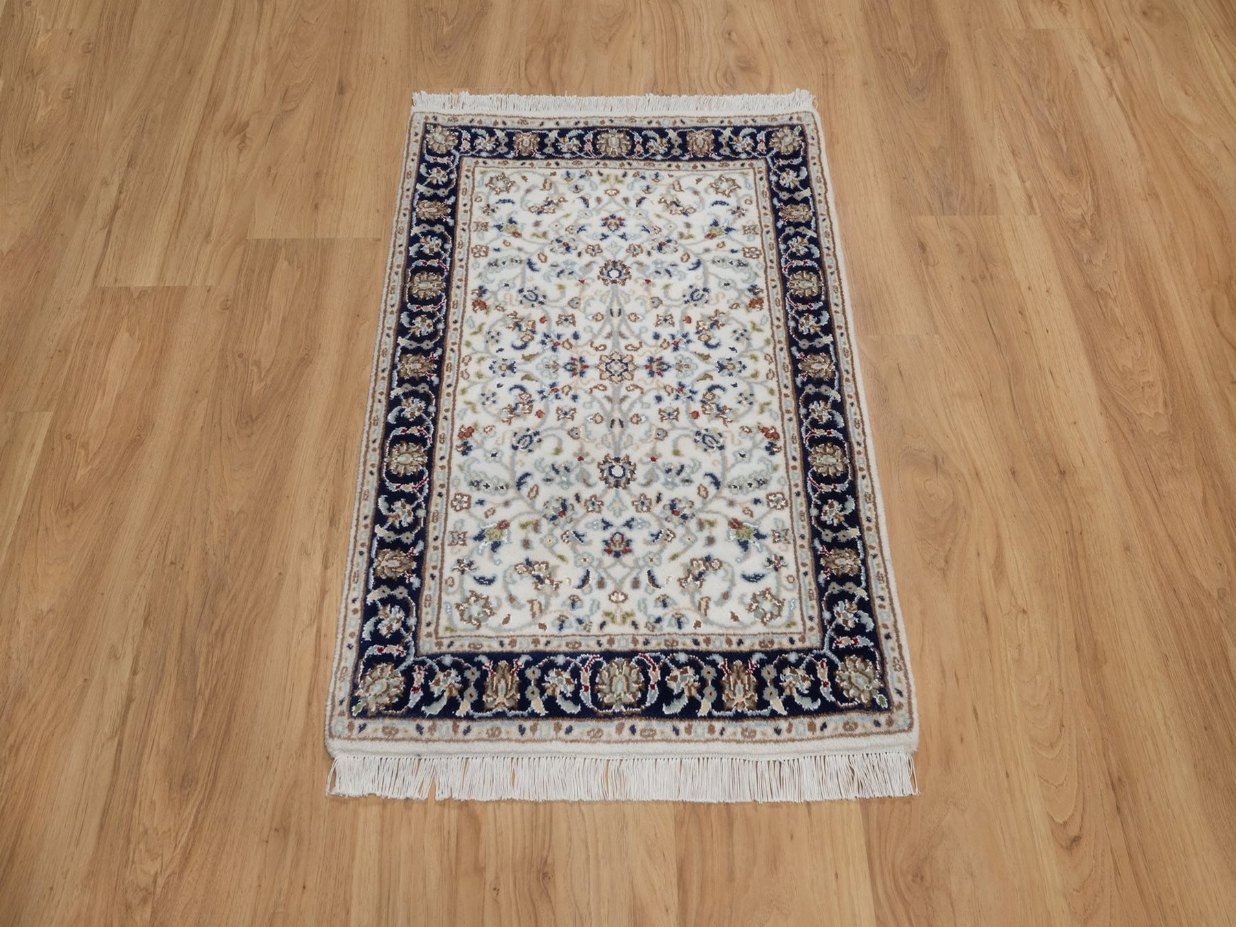 2'2"x3'2" Pearl White, 250 KPSI, Nain with Flower Medallion Design, Hand Knotted, Soft Pile, Wool and Silk, Sample, Mat, Oriental Rug HR92532 - Image 2