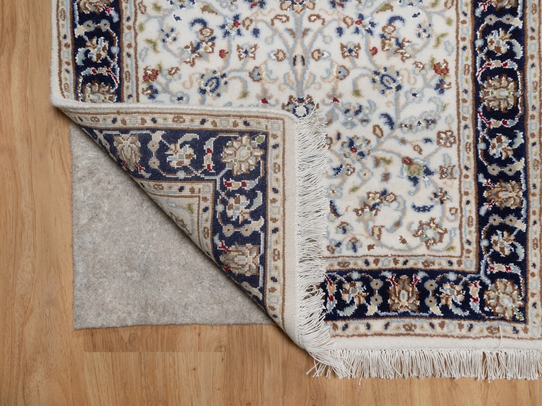 2'2"x3'2" Pearl White, 250 KPSI, Nain with Flower Medallion Design, Hand Knotted, Soft Pile, Wool and Silk, Sample, Mat, Oriental Rug HR92532 - Image 3