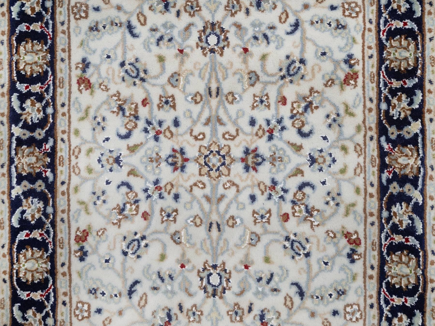 2'2"x3'2" Pearl White, 250 KPSI, Nain with Flower Medallion Design, Hand Knotted, Soft Pile, Wool and Silk, Sample, Mat, Oriental Rug HR92532 - Image 5