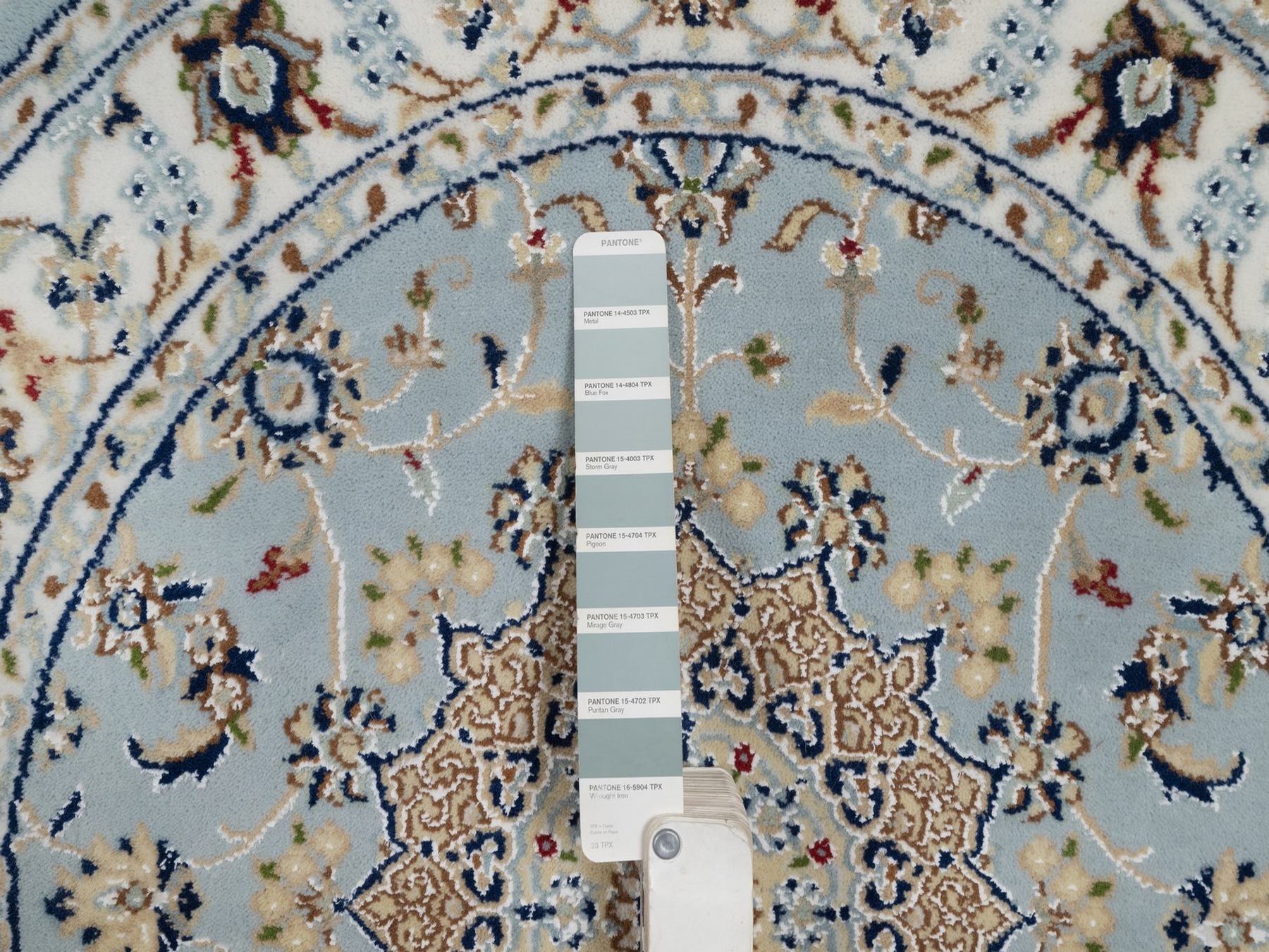 3'3"x3'3" Light Blue, Hand Knotted, Nain with Flower Medallion Design, Wool and Silk, Soft Pile, 250 KPSI, Round, Oriental Rug HR92534 - Image 4