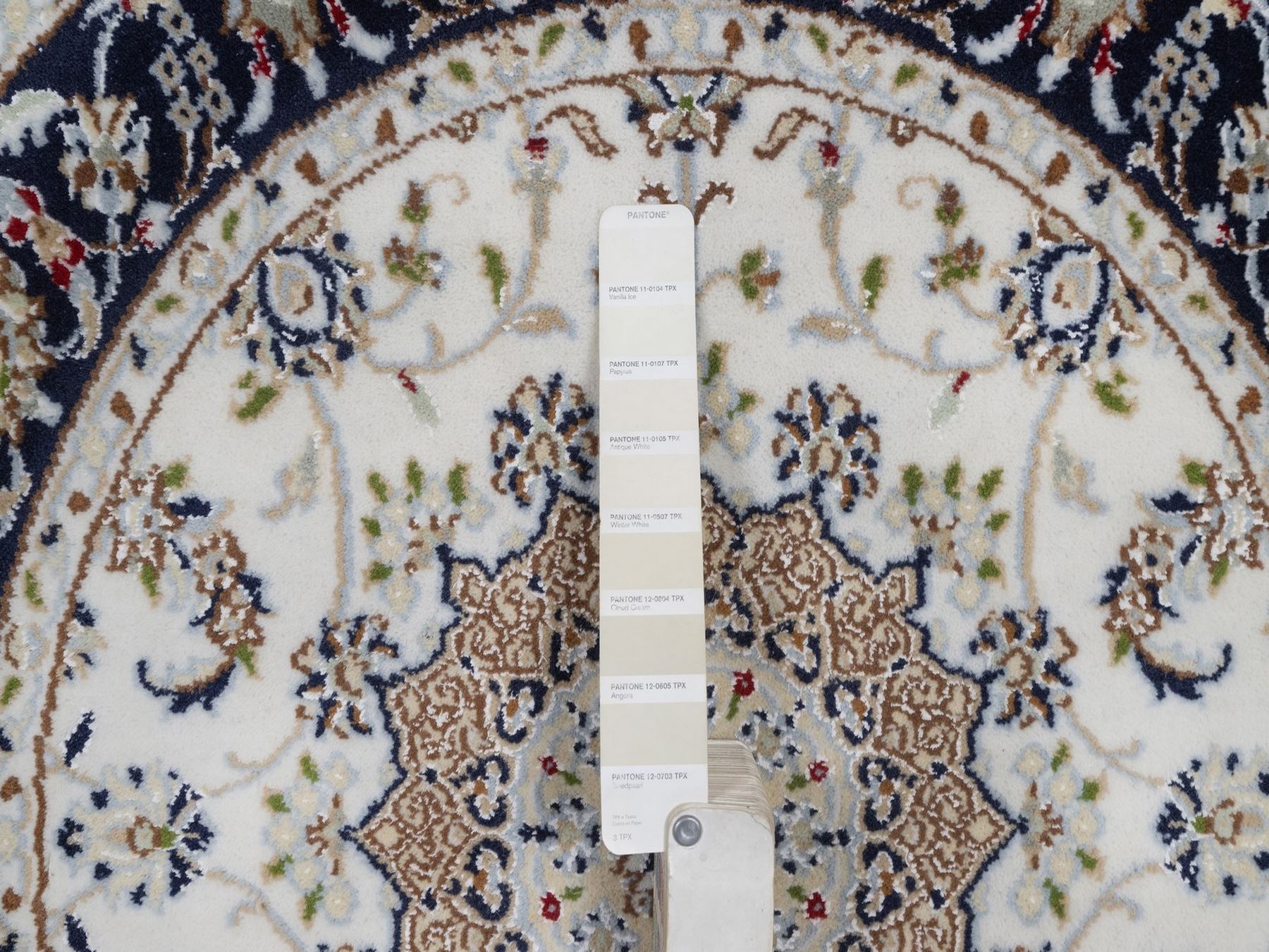 3'x3' Pearl White, Wool and Silk, 250 KPSI, Nain with Flower Medallion Design, Hand Knotted, Soft Pile, Round, Oriental Rug HR92536 - Image 4