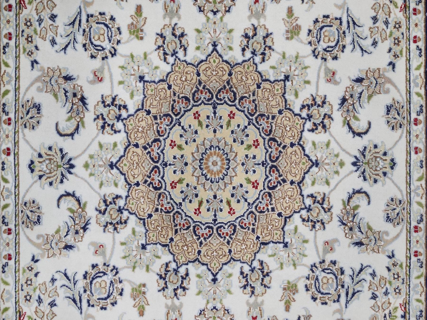 5'6"x8'4" Pearl White, Nain with Flower Medallion Design, Wool and Silk, 250 KPSI, Hand Knotted, Soft Pile, Oriental Rug HR92541 - Image 5
