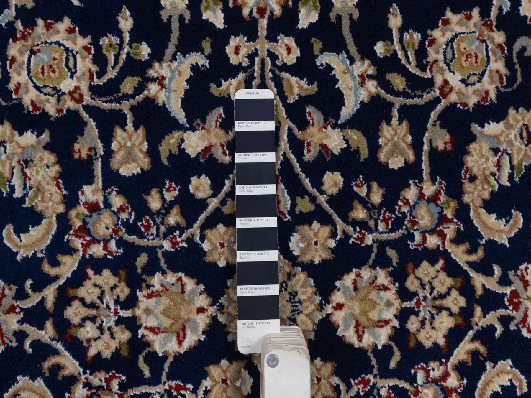 4'3"x4'3" Midnight Blue, Wool and Silk, Nain with All Over Flower Design, Soft Pile, 250 KPSI, Hand Knotted, Round, Oriental Rug HR92545 - Image 4