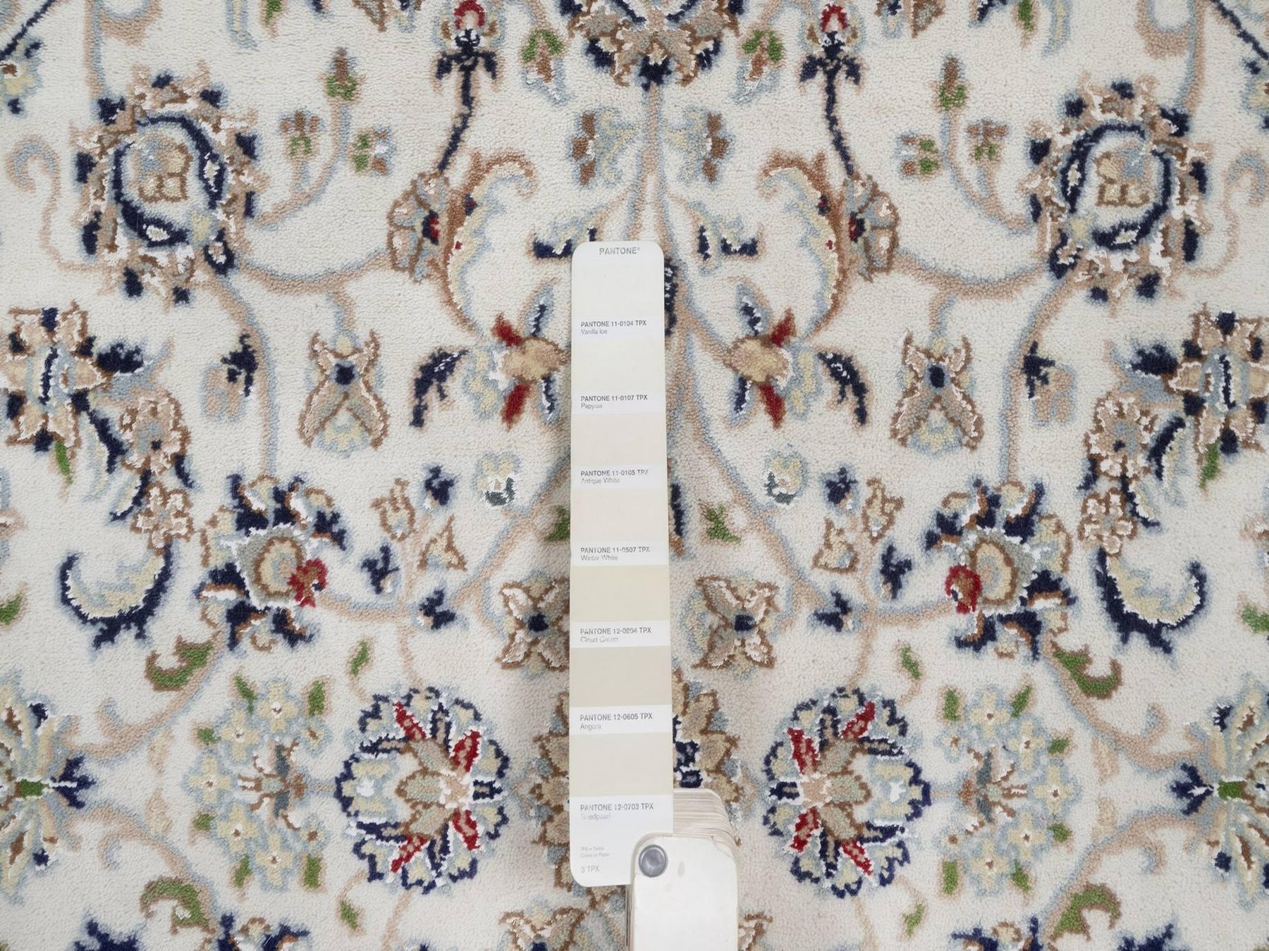 4'x4' Pearl White, Nain with All Over Flower Design, 250 KPSI, Hand Knotted, Soft Pile, Wool and Silk, Round, Oriental Rug HR92548 - Image 4