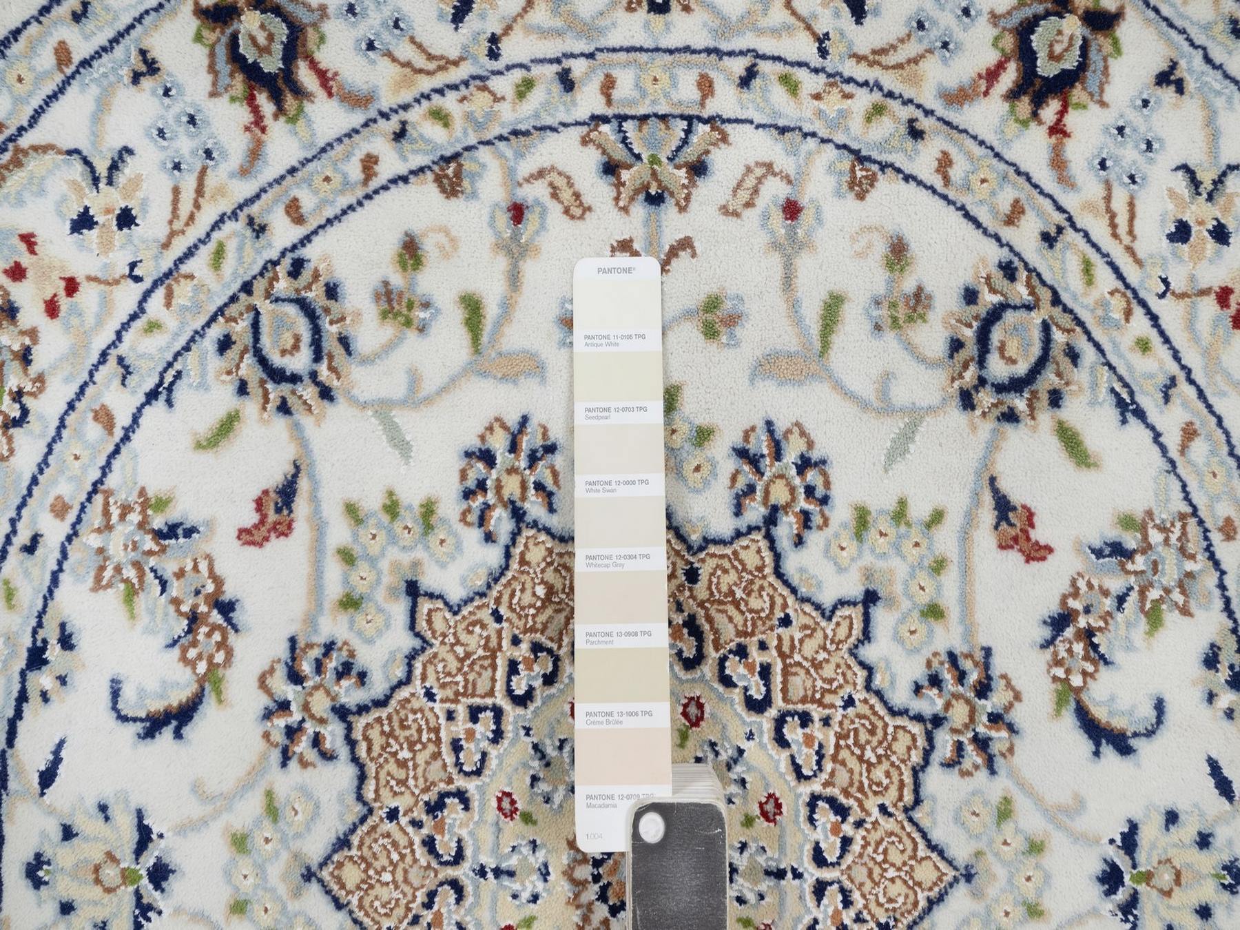 3'2"x3'2" Pearl White, Nain with Flower Medallion Design, Wool and Silk, Hand Knotted, 250 KPSI, Soft Pile, Round, Oriental Rug HR92578 - Image 4