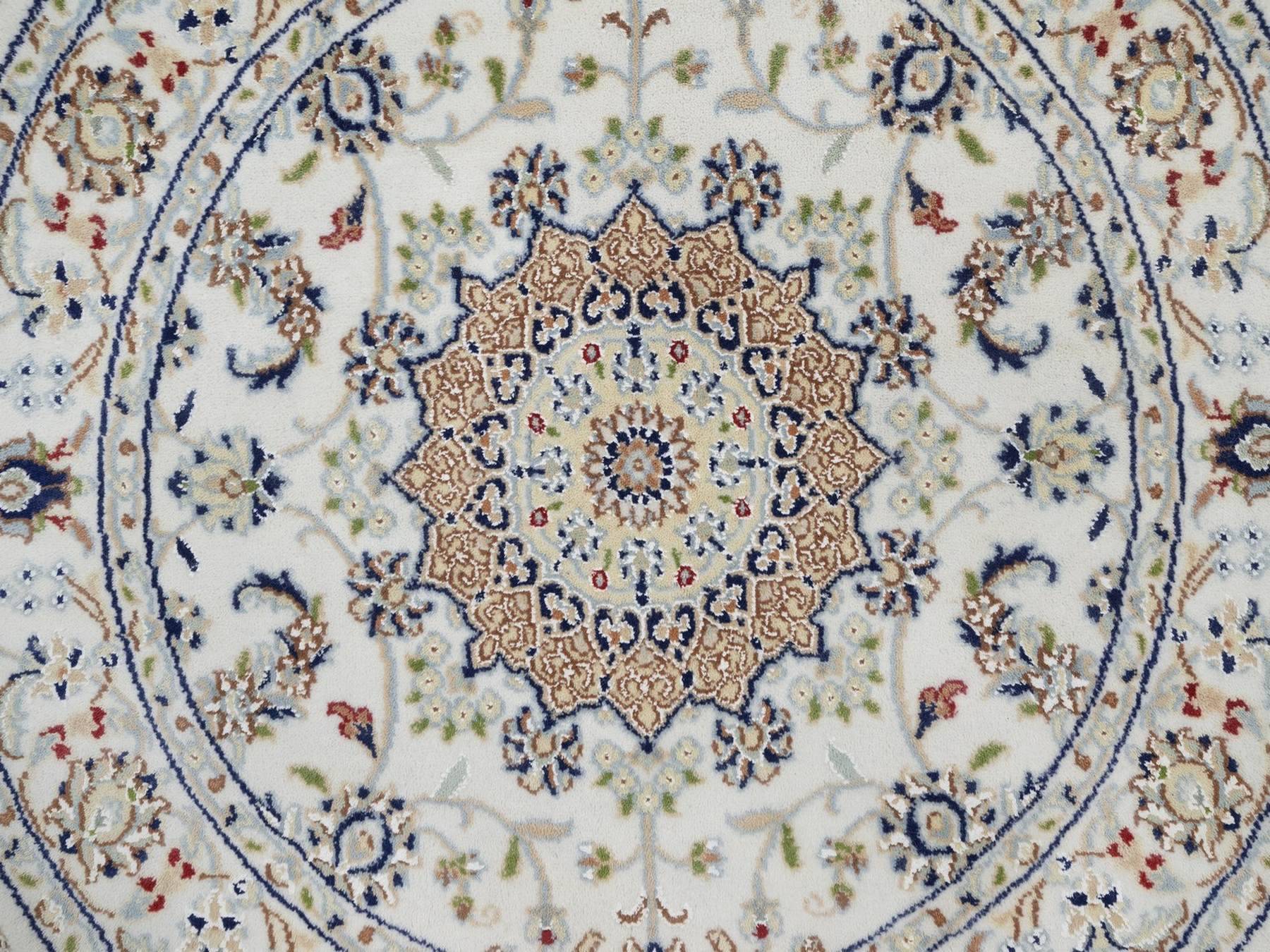 3'2"x3'2" Pearl White, Nain with Flower Medallion Design, Wool and Silk, Hand Knotted, 250 KPSI, Soft Pile, Round, Oriental Rug HR92578 - Image 5