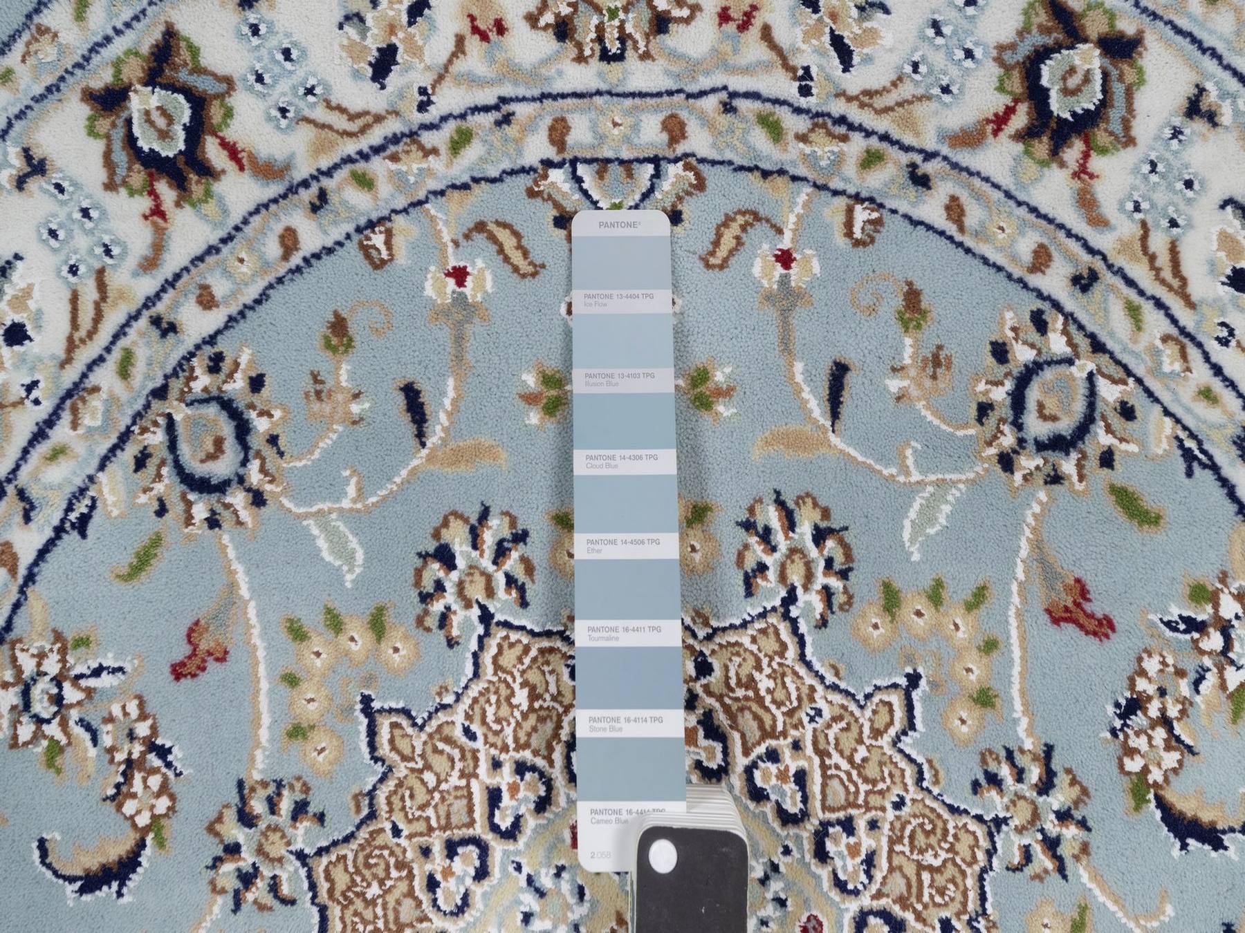 3'2"x3'2" Light Blue, Nain with Flower Medallion Design, Hand Knotted, Wool and Silk, Soft Pile, 250 KPSI, Round, Oriental Rug HR92580 - Image 4