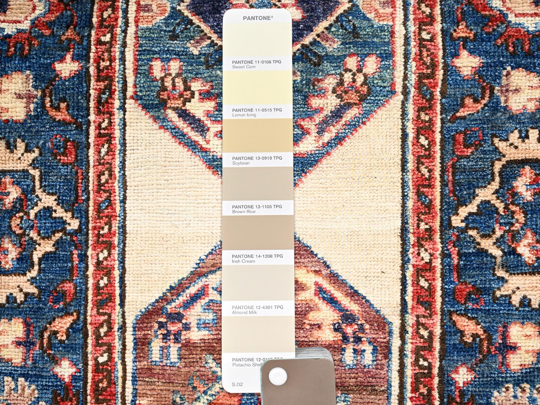 2'1"x6'5" Chiffon White, Serapi Heriz Bakshaish Design, High Mountain Wool, Aryana Collection, Vegetable Dyes, Soft Pile, Hand Knotted, Densely Woven, Narrow Runner, Oriental Rug HR2437 - Image 4