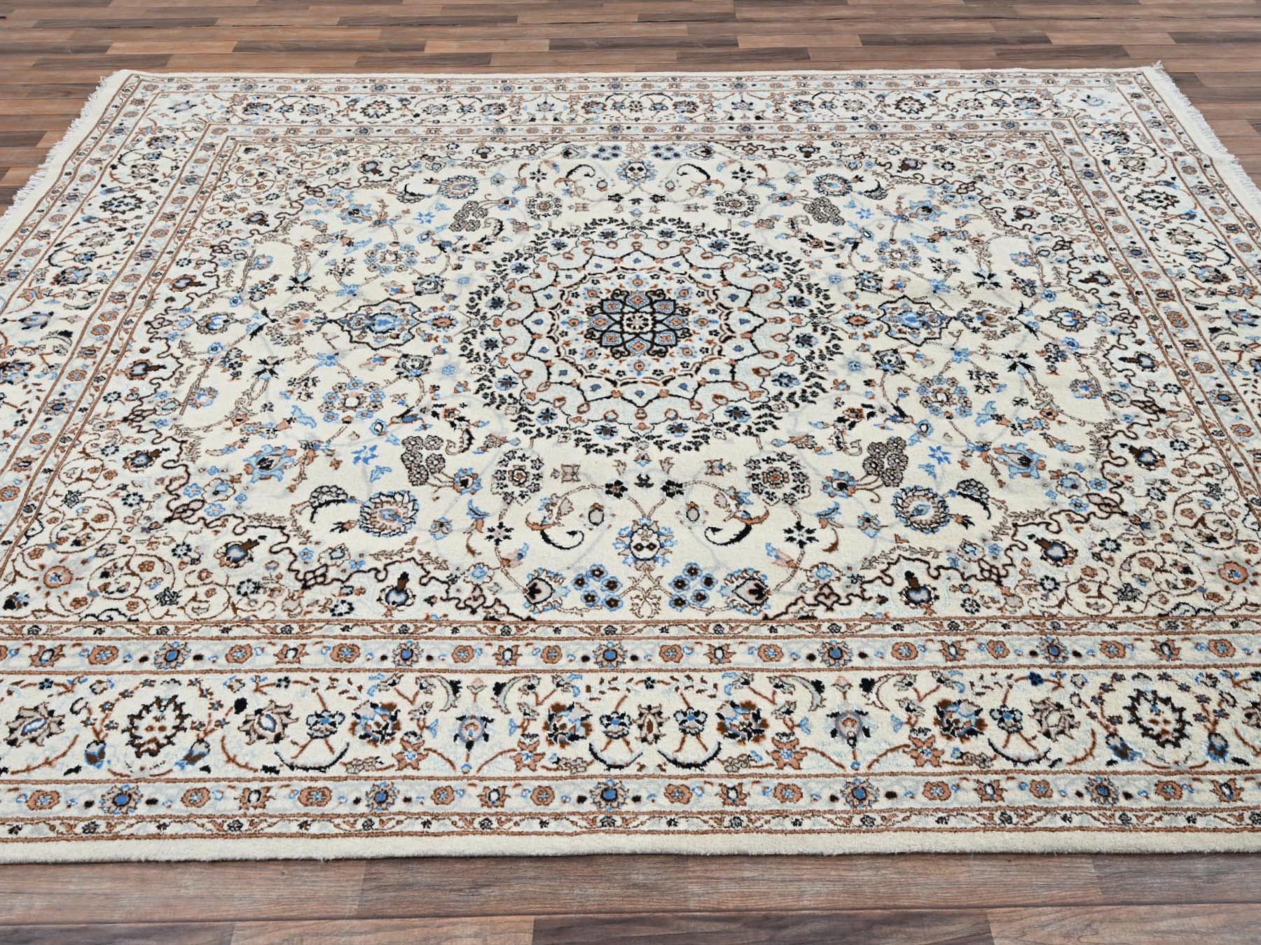 8'x10'1" Cream White, Pak Persian Nain with Flower Medallion Design, Wool and Silk, Hand Knotted, 250 KPSI, Oriental Rug HR2807 - Image 4